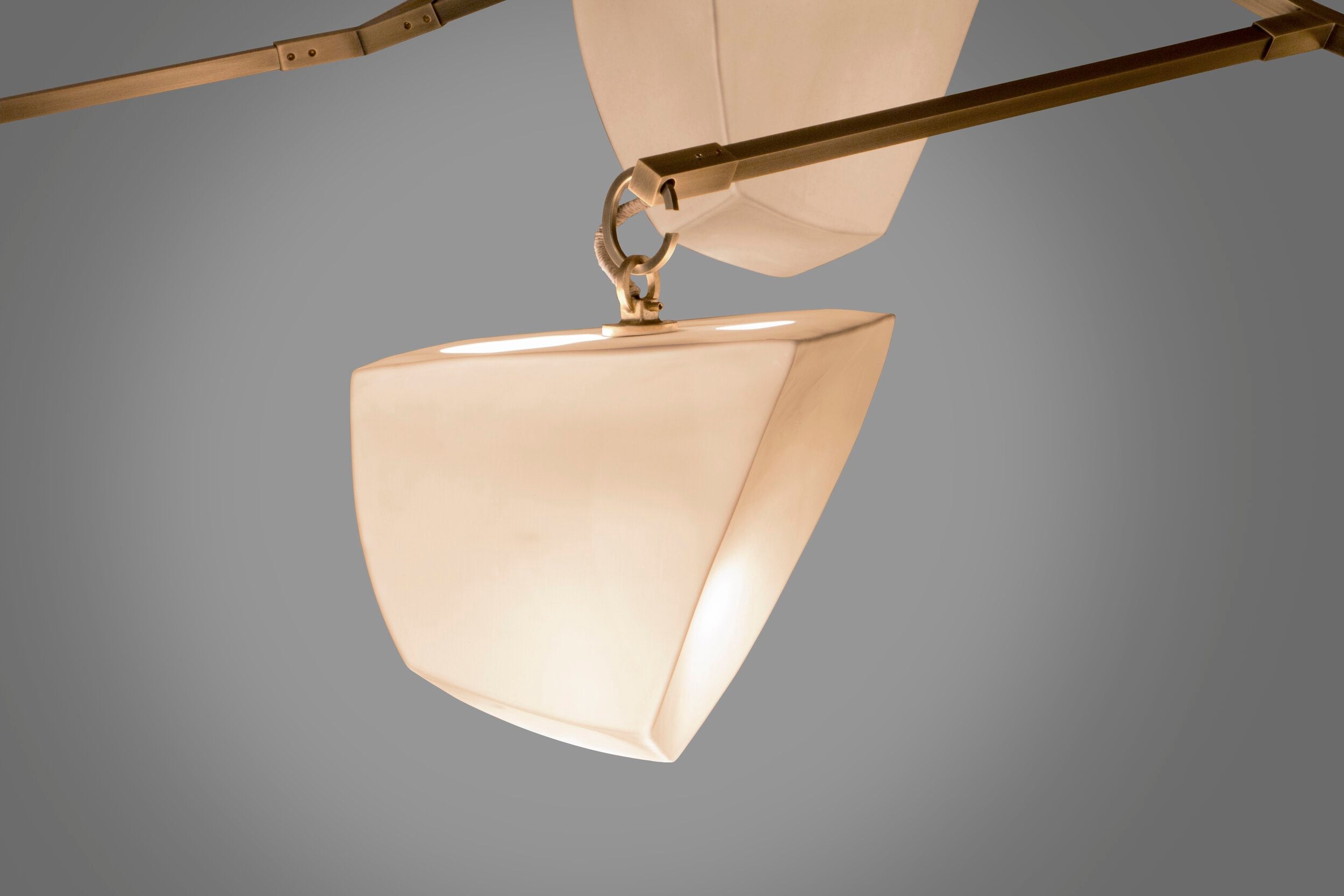 Iris Lustre en Laiton et Céramique à Créativité Individuelle Mobile - Neutralighting