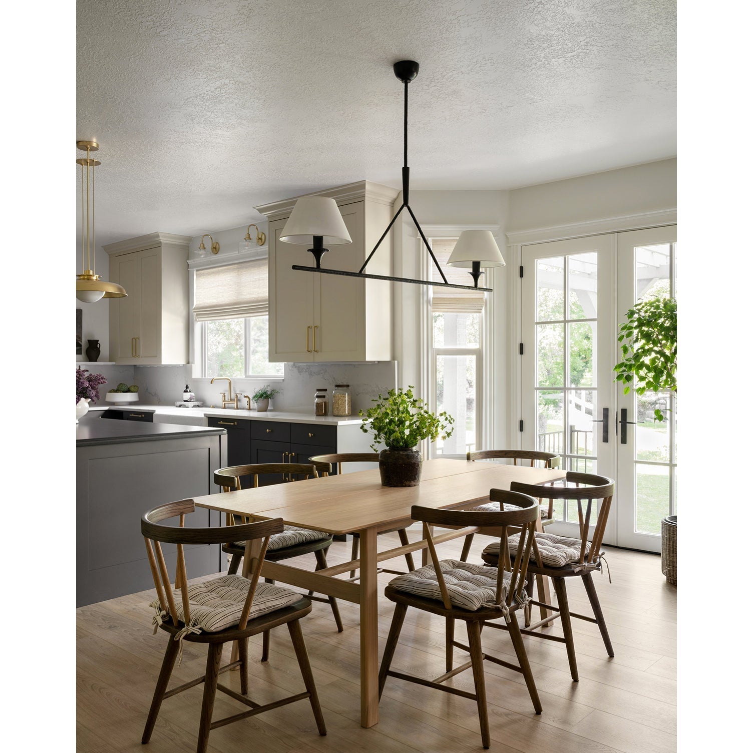 Keen Lustre Linéaire Moderne Élégant en Laiton et Tissu - Neutralighting