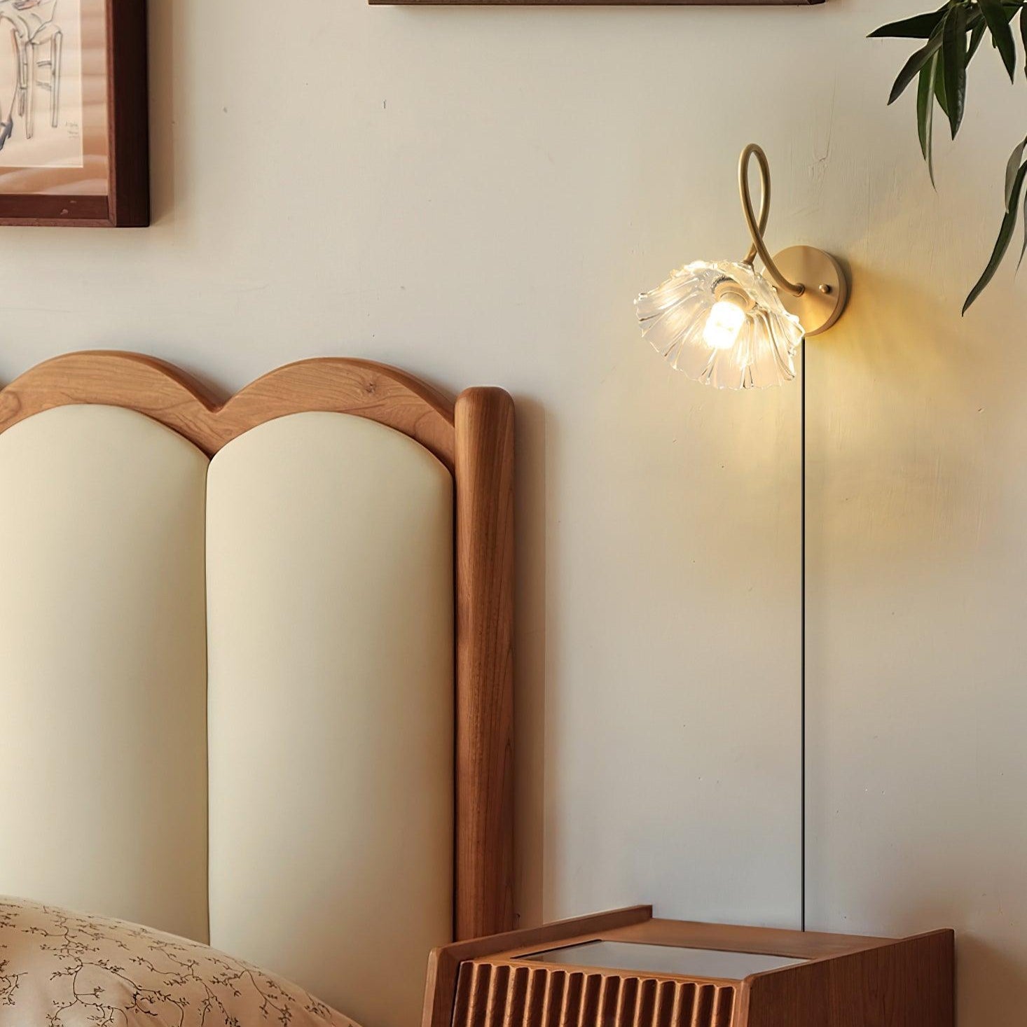 Aurora Glass Elegant Wall Lamp - Neutralighting