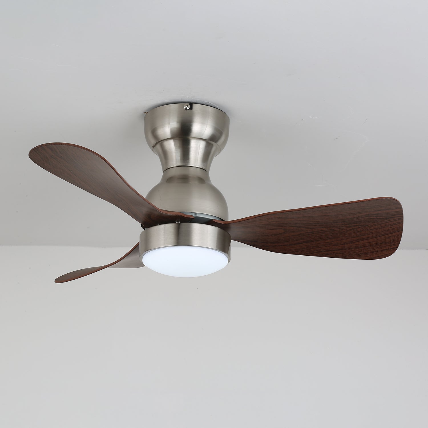 Profil latéral du ventilateur de plafond moderne Aurdorus