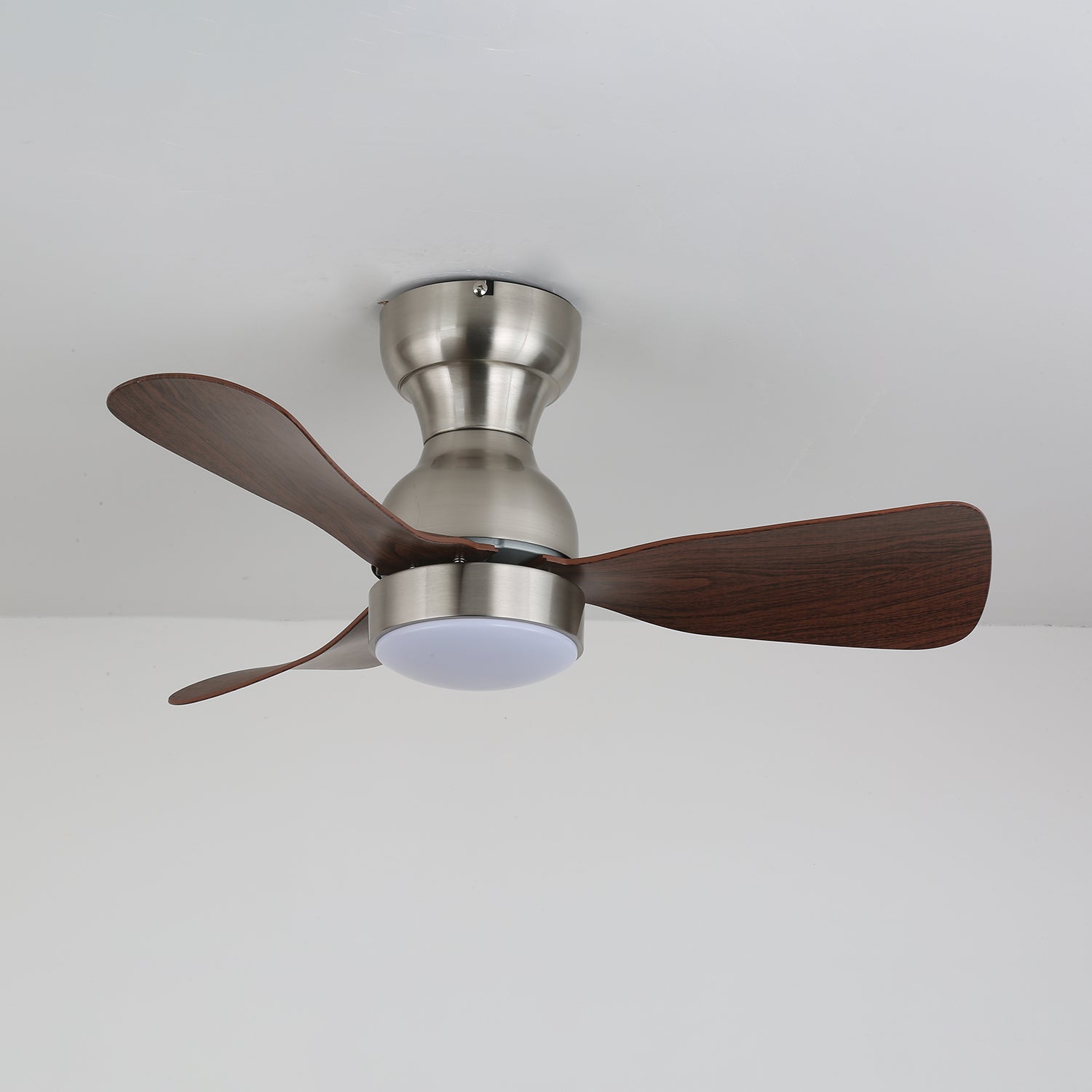 Vue de dessus des pales du ventilateur Aurdorus et de la lumière centrale