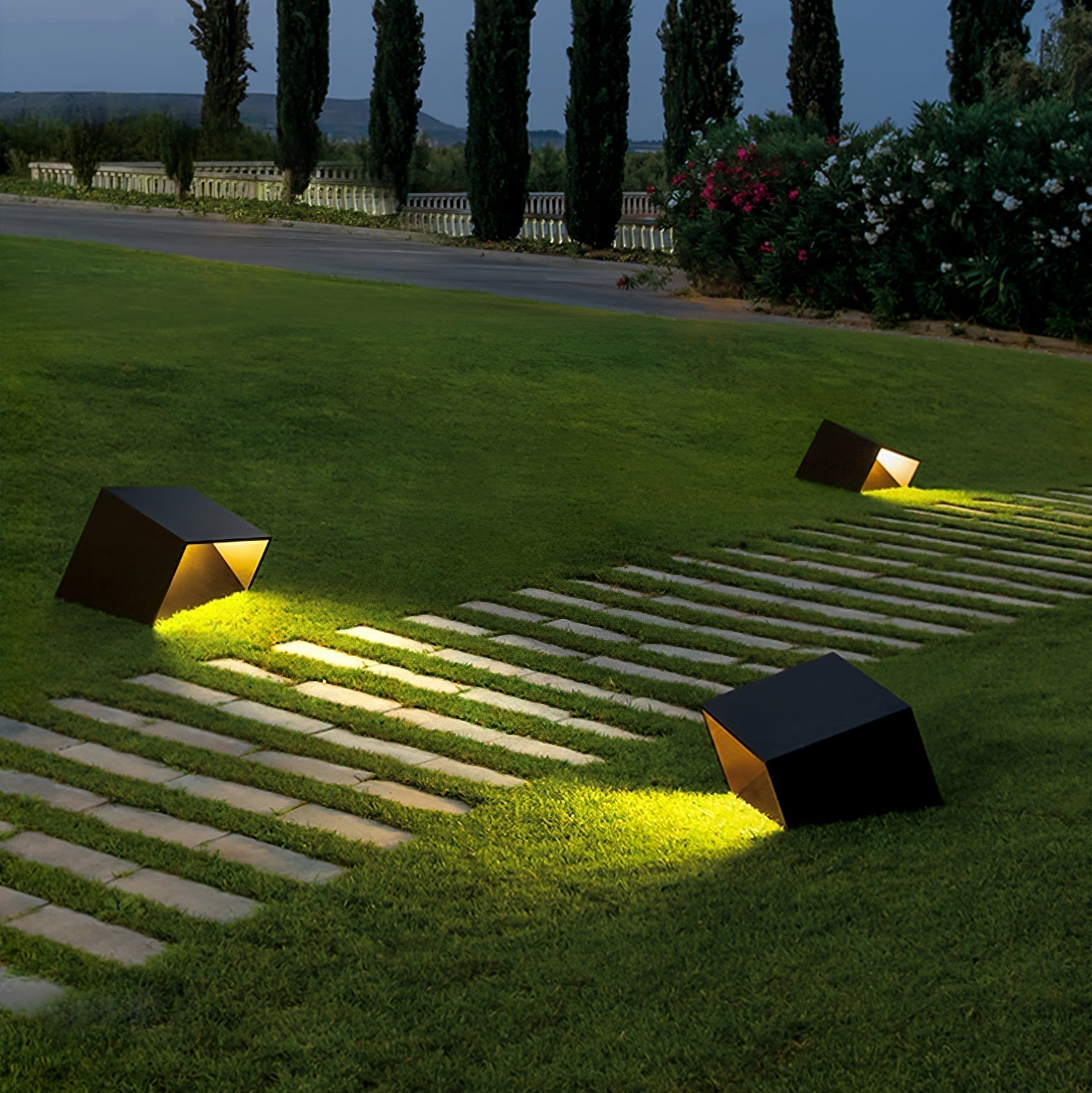 Cube Garden Solar Outdoor Light - Blowlighting