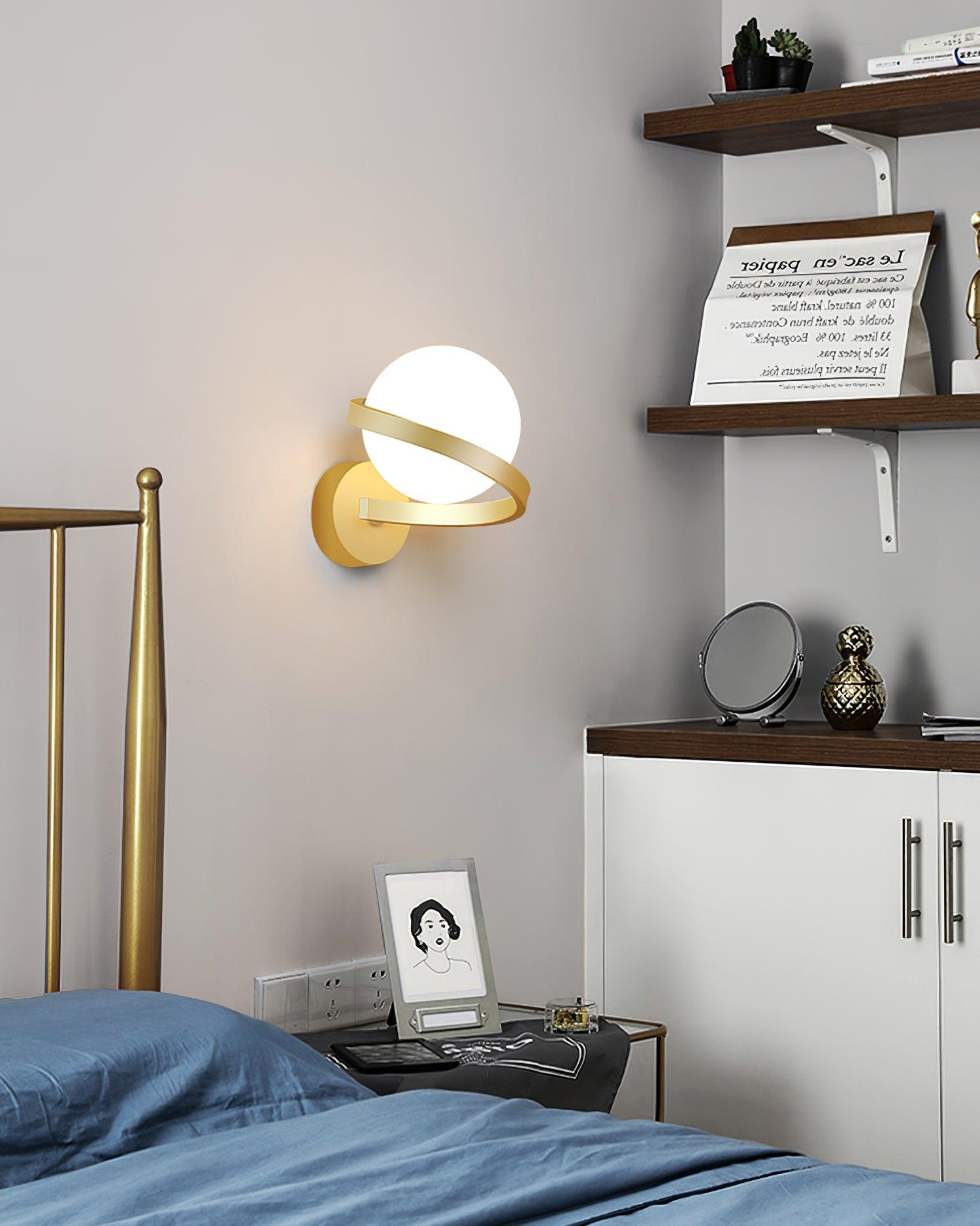 Curved Applique Murale Spirale en Laiton - Neutralighting