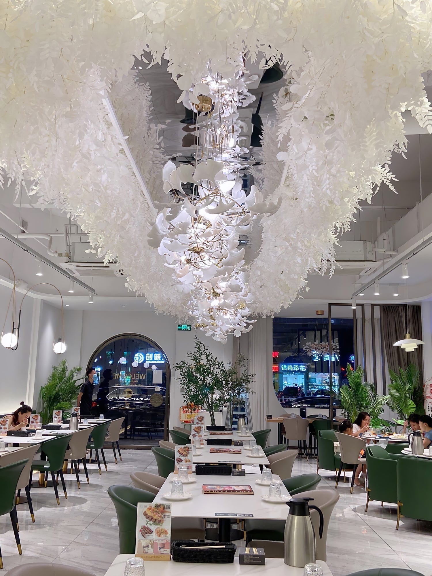 Eurzoris Gingko Metal Leaf Chandelier - Blowlighting