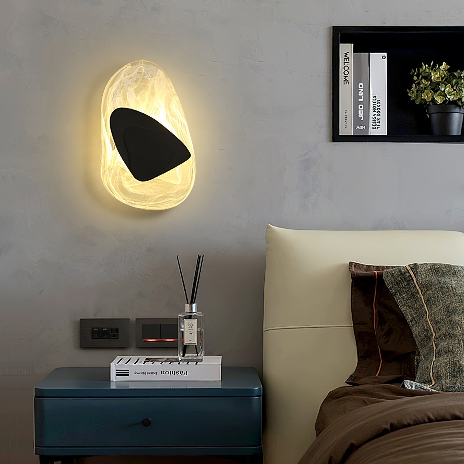 Beatrice Applique Murale Artistique en Verre Noir - Neutralighting