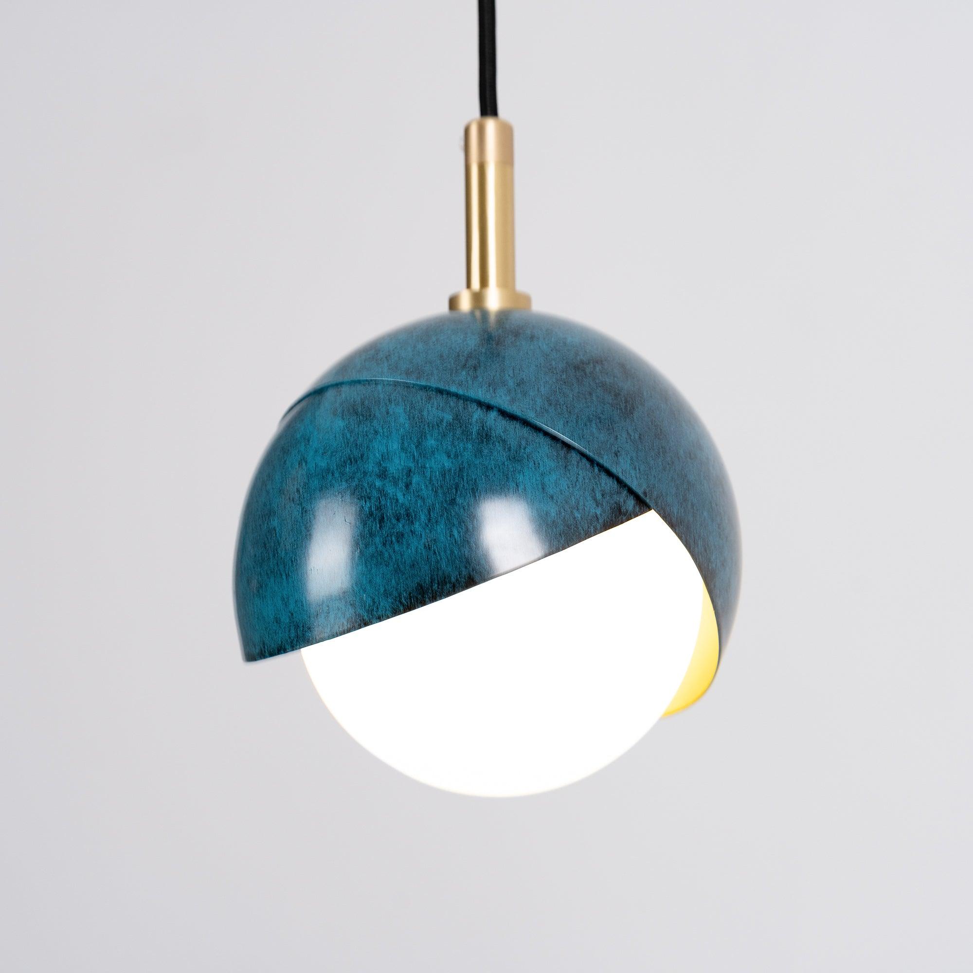 Solara Lampe Suspendue en Laiton Globe Opale Emboîté Moderne - Neutralighting