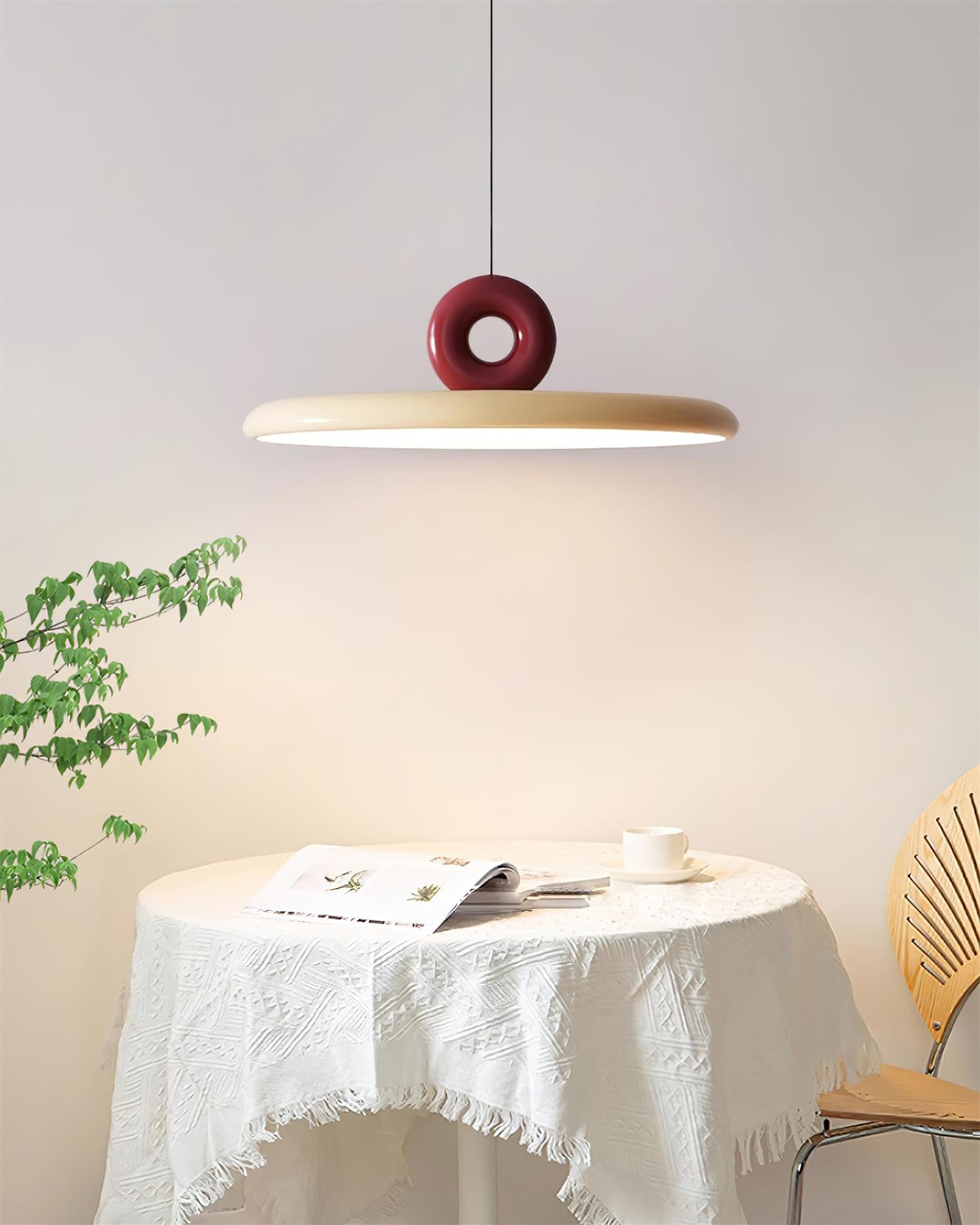 Suspension Disque Acrylique Avec Détail en Boucle Ambiance Minimaliste - Neutralighting