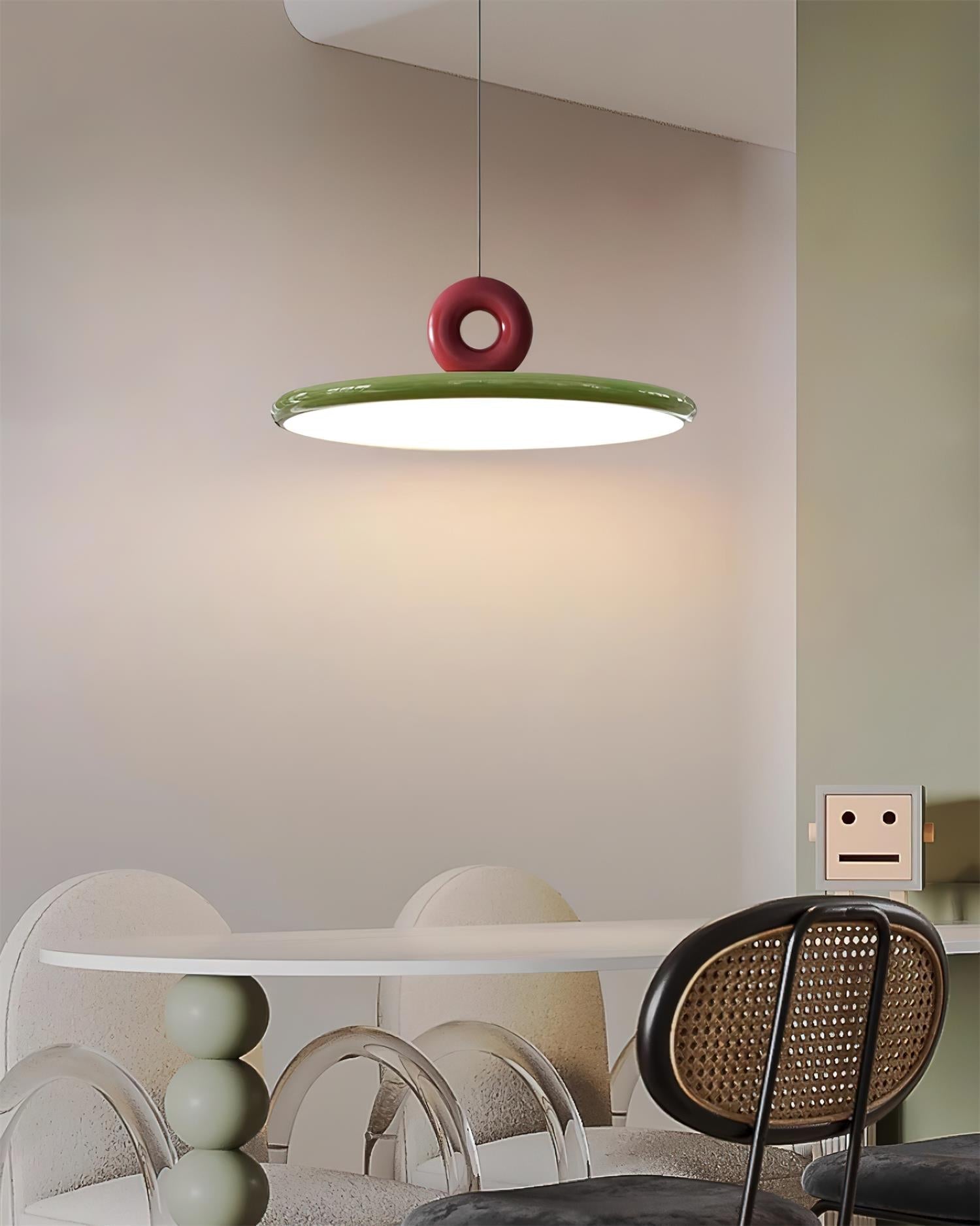 Suspension Disque Acrylique Avec Détail en Boucle Ambiance Minimaliste - Neutralighting