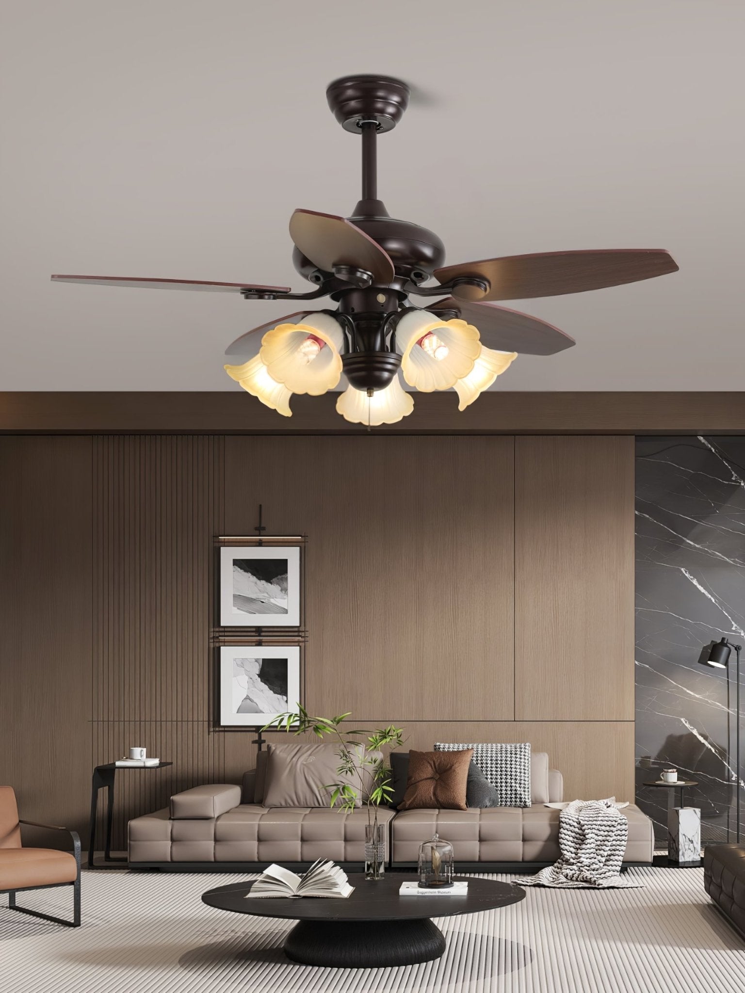 Plafonnier ventilateur Florence Vintage en bois et verre, gros plan sur l'abat-jour en verre