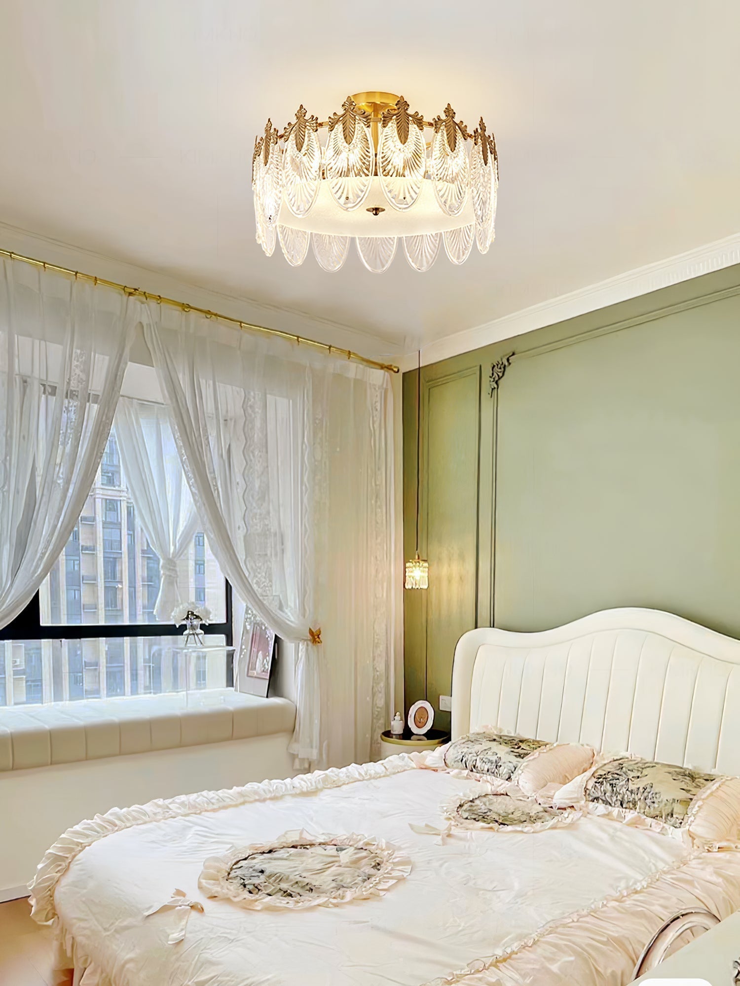 Lustra Chandelier en Verre Pétales avec Cadre Doré Rond - Neutralighting