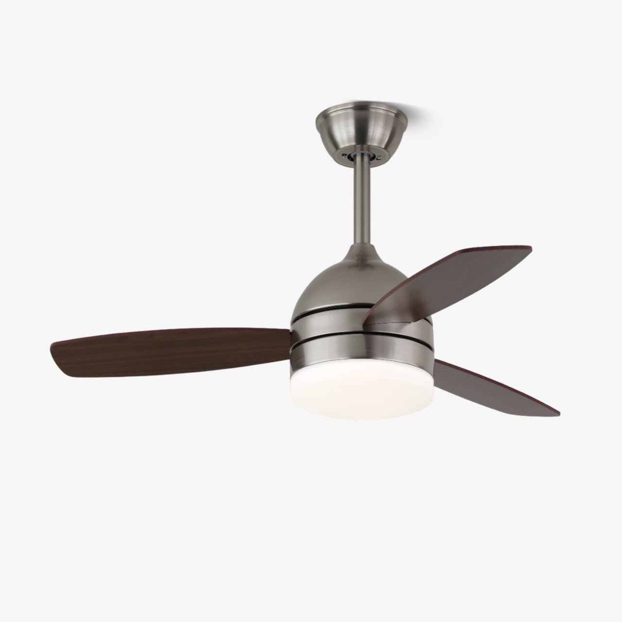 Plafonnier ventilateur moderne Caelan avec pales en bois de noyer