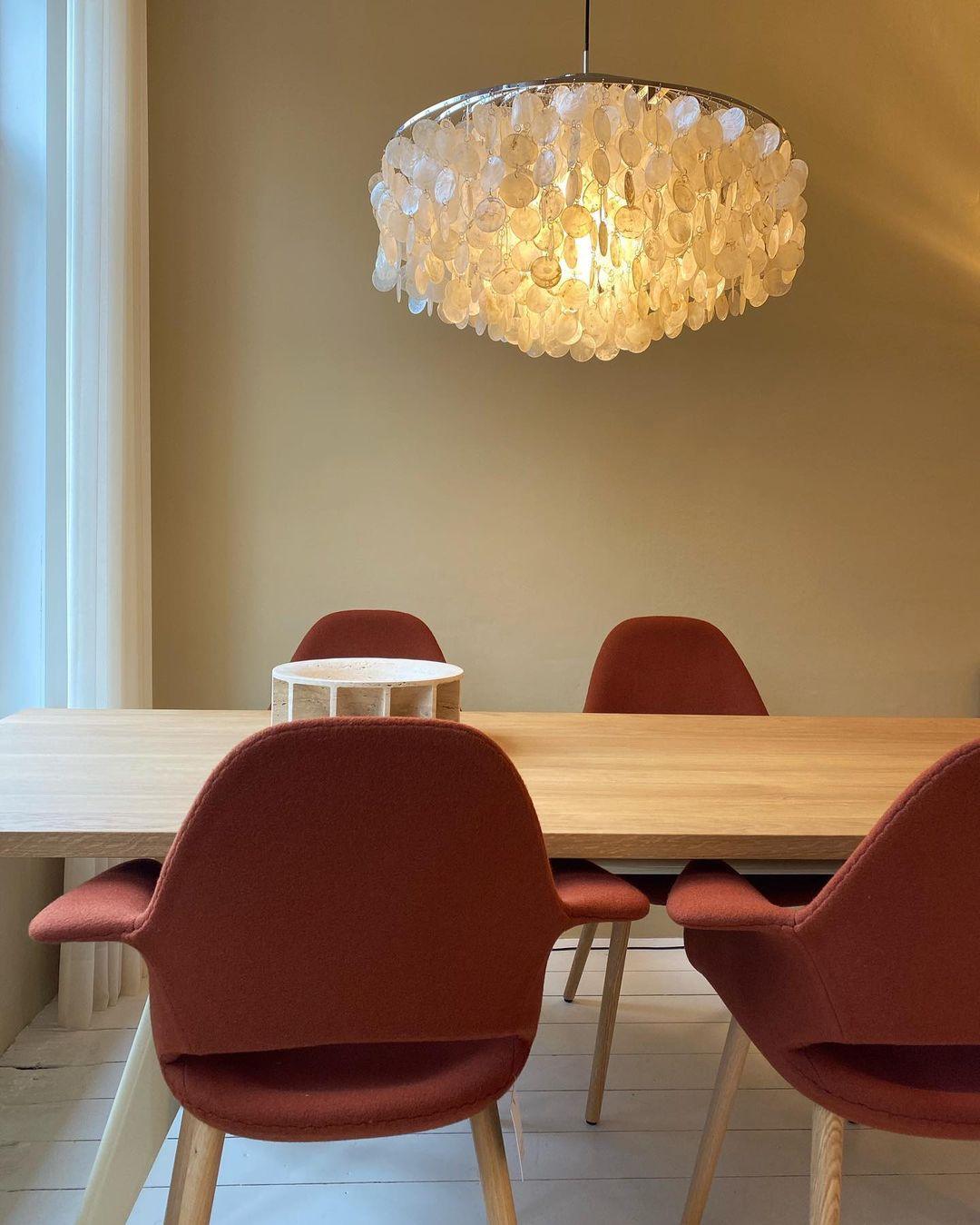 Round Shell Chandelier - Blowlighting