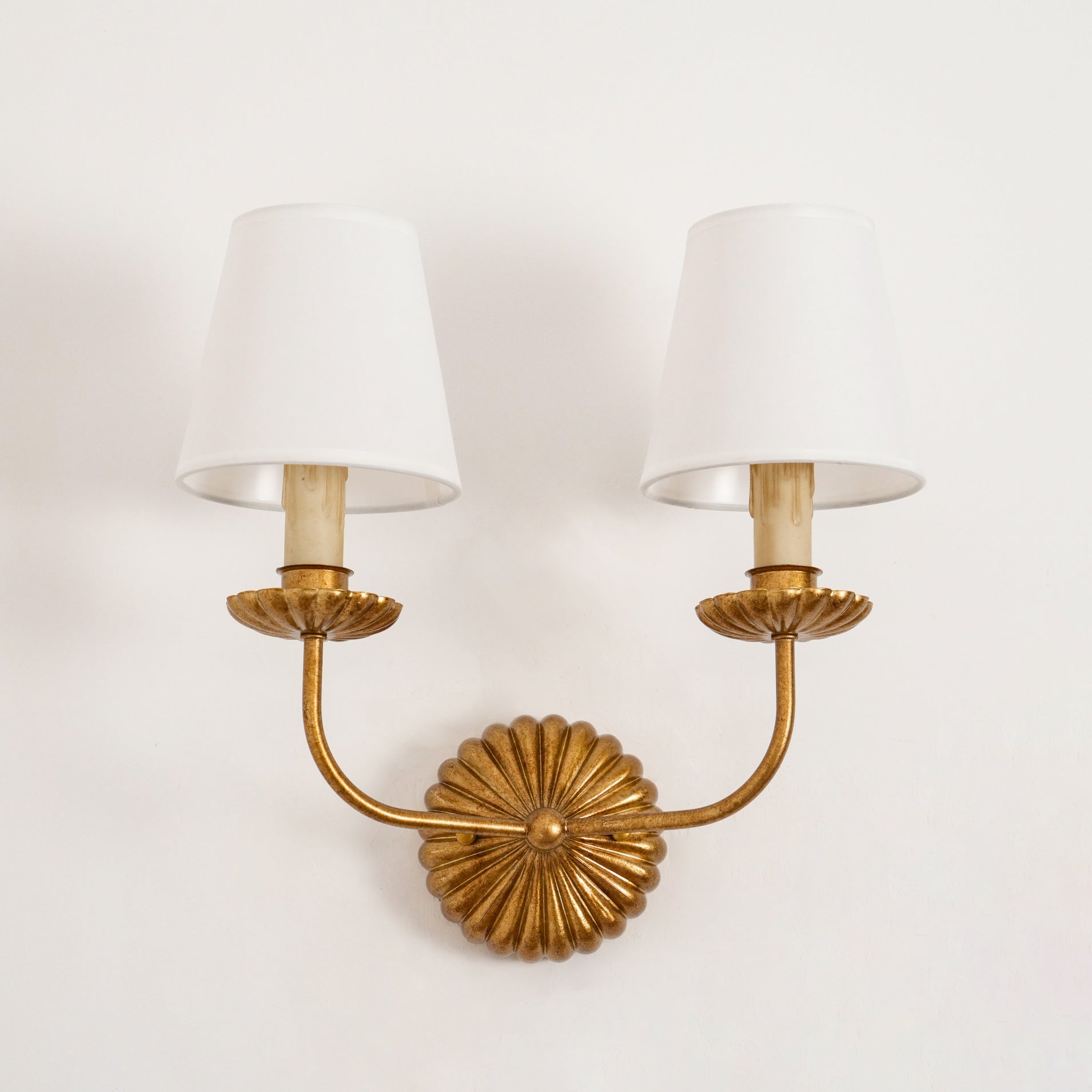 Axiom Applique Murale en Métal Doré Antique et Tissu Industriel Vintage - Neutralighting