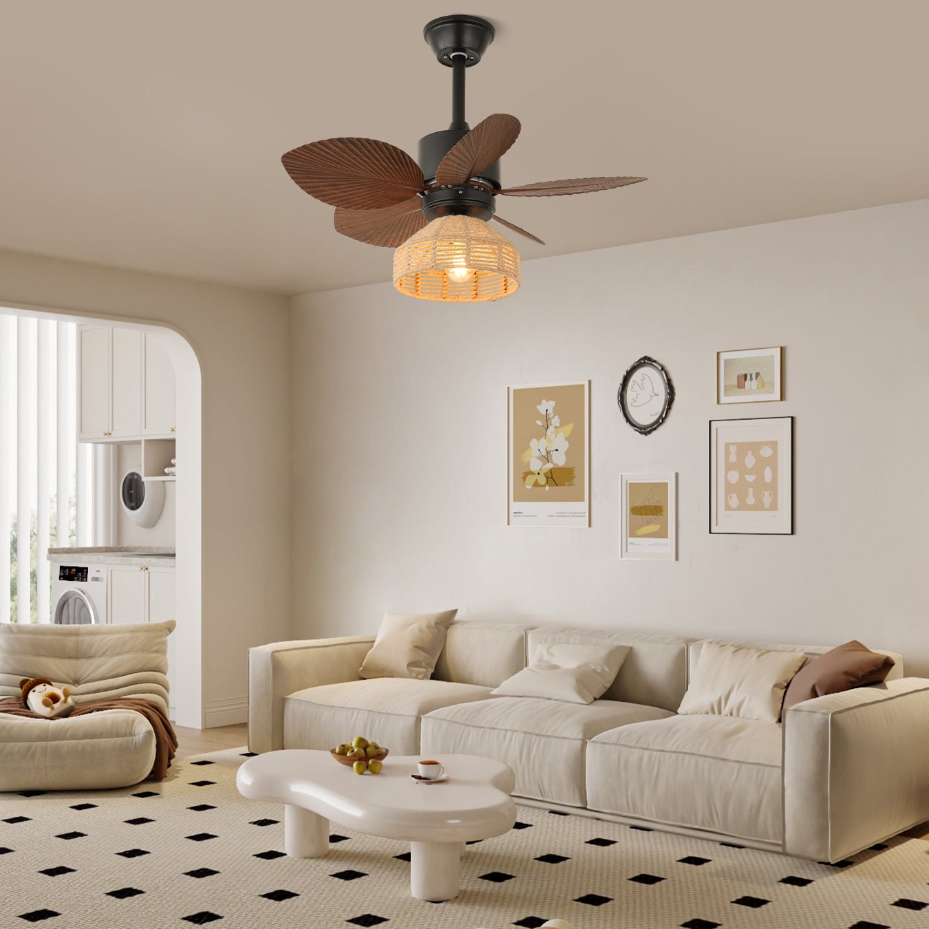 Plafonnier ventilateur tropical Rivora avec pales déployées, montrant le contrôle à 6 vitesses