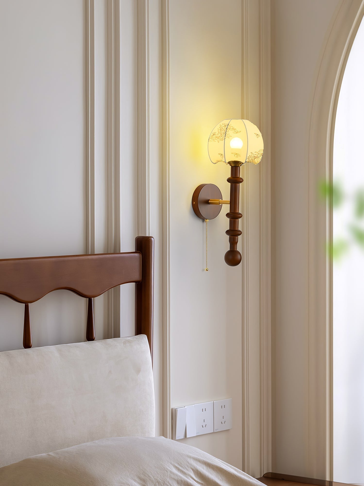 Hilda Roma Elegance Wood Sconce Wall lamp - Neutralighting