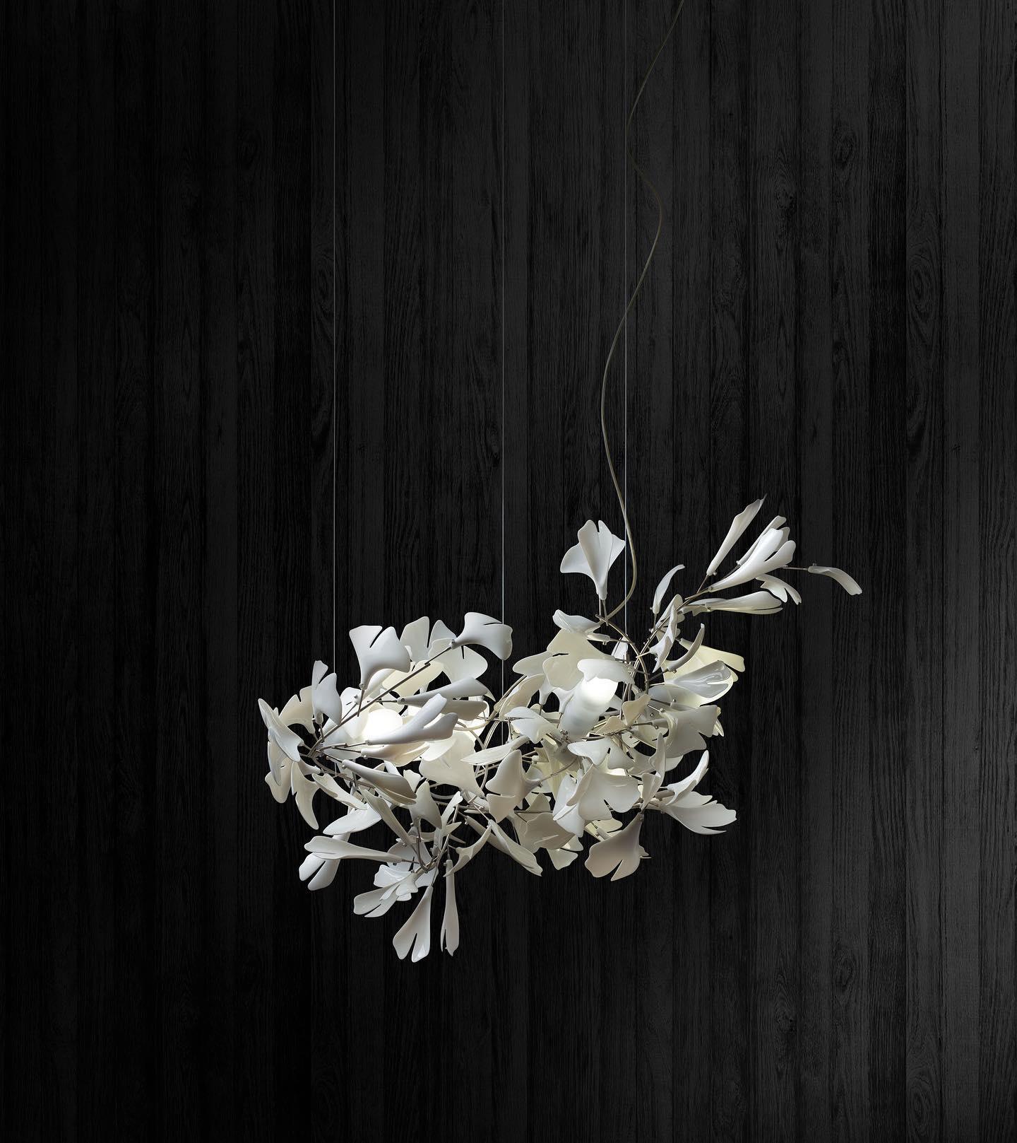 Olivia Lustre en céramique en forme de branche avec feuille de gingko - Neutralighting