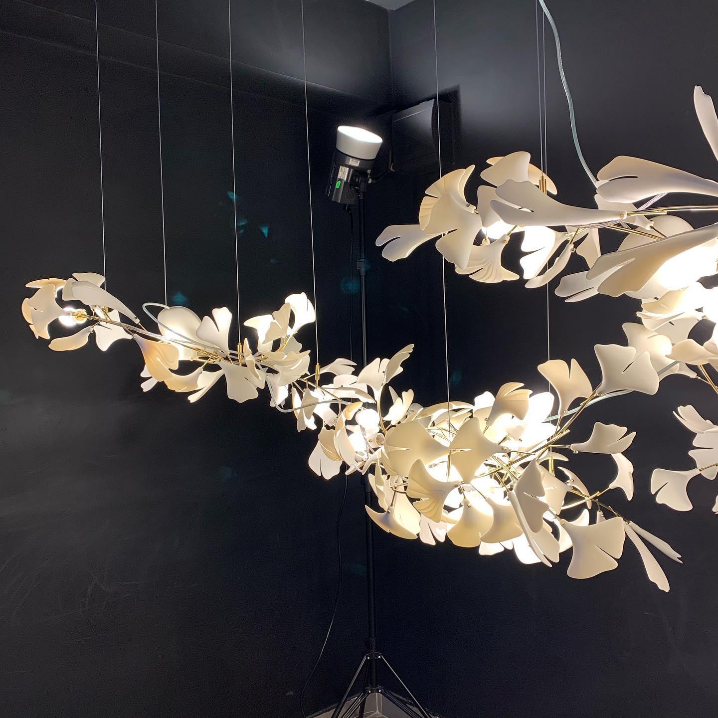 Olivia Lustre en céramique en forme de branche avec feuille de gingko - Neutralighting