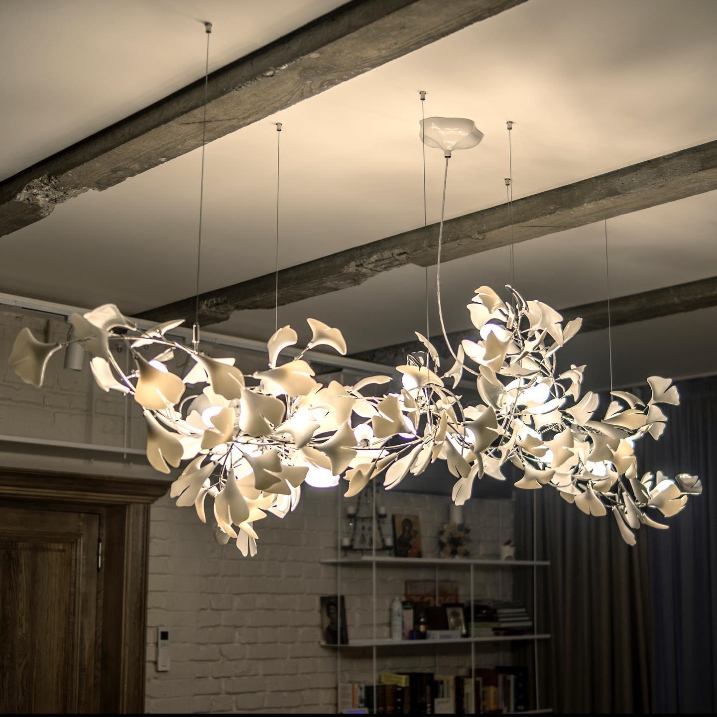 Olivia Lustre en céramique en forme de branche avec feuille de gingko - Neutralighting