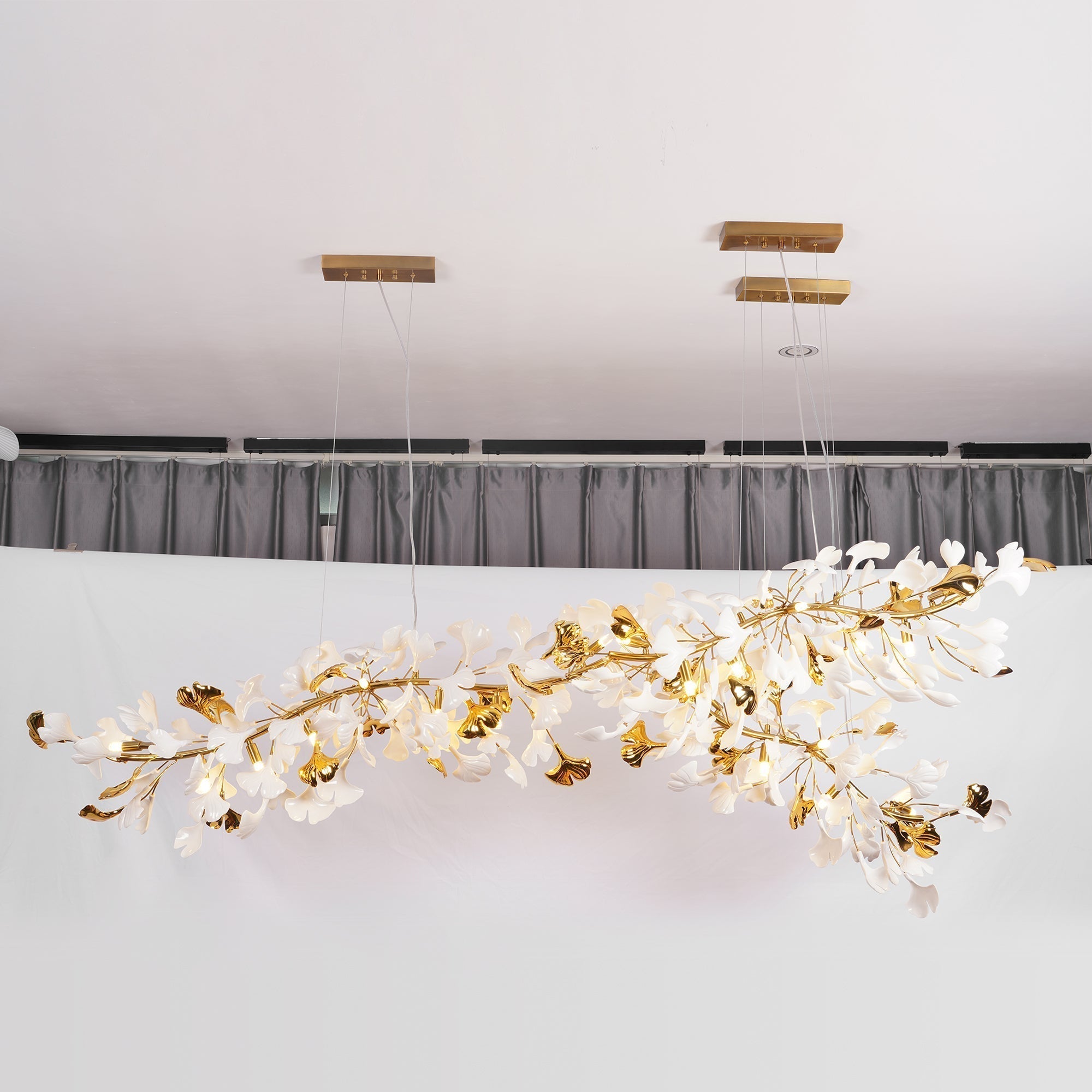 Olivia Lustre en céramique en forme de branche avec feuille de gingko - Neutralighting