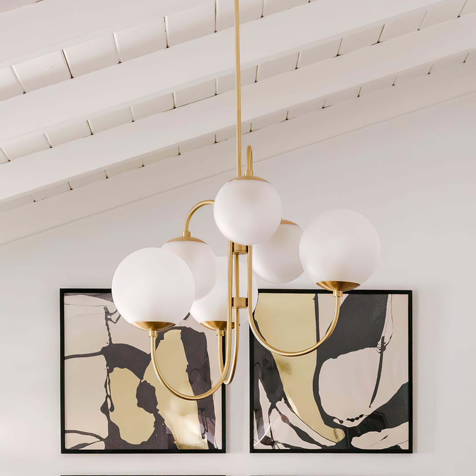 Lustra Chandelier en Laiton avec Globe et Bras Courbés - Neutralighting