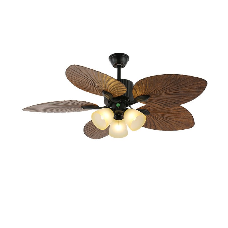 Plafonnier ventilateur Virel en bois tropical installé au plafond