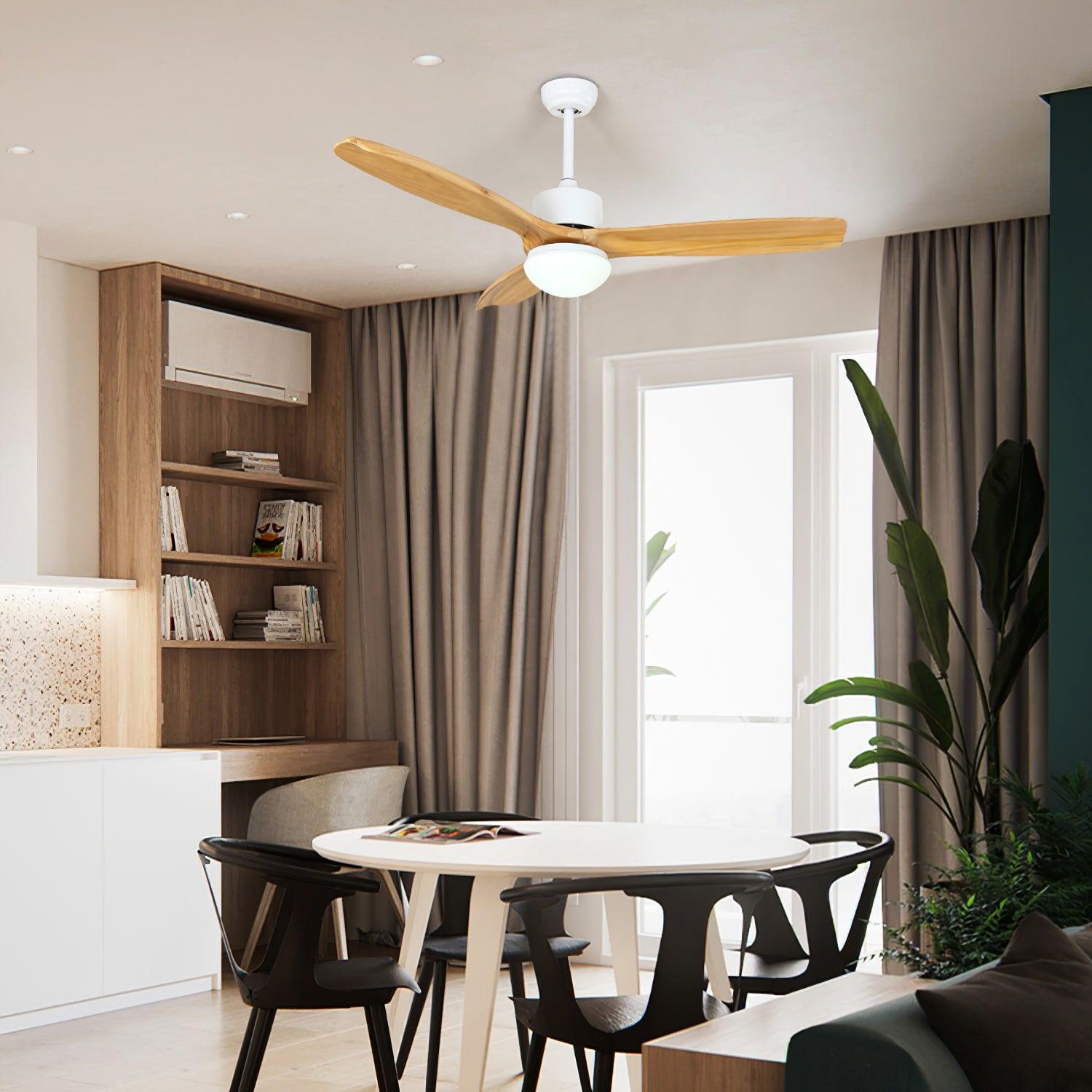 Ventilateur de plafond Brivel Élégance dans une chambre, mettant en valeur son esthétique naturelle.