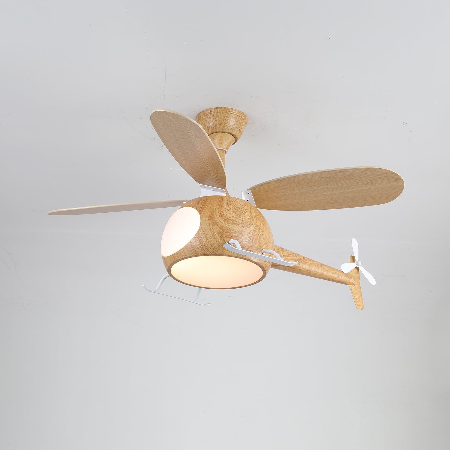 Ventilateur de plafond et luminaire Aviara Bois Moderne pour chambre d'enfant, exemple d'installation