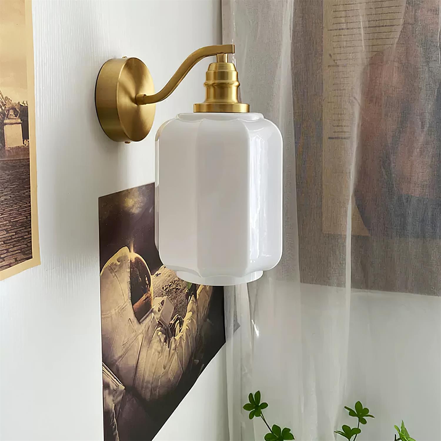 Henry Applique Murale à Brancher Laiton Courbé Verre Dépoli - Neutralighting