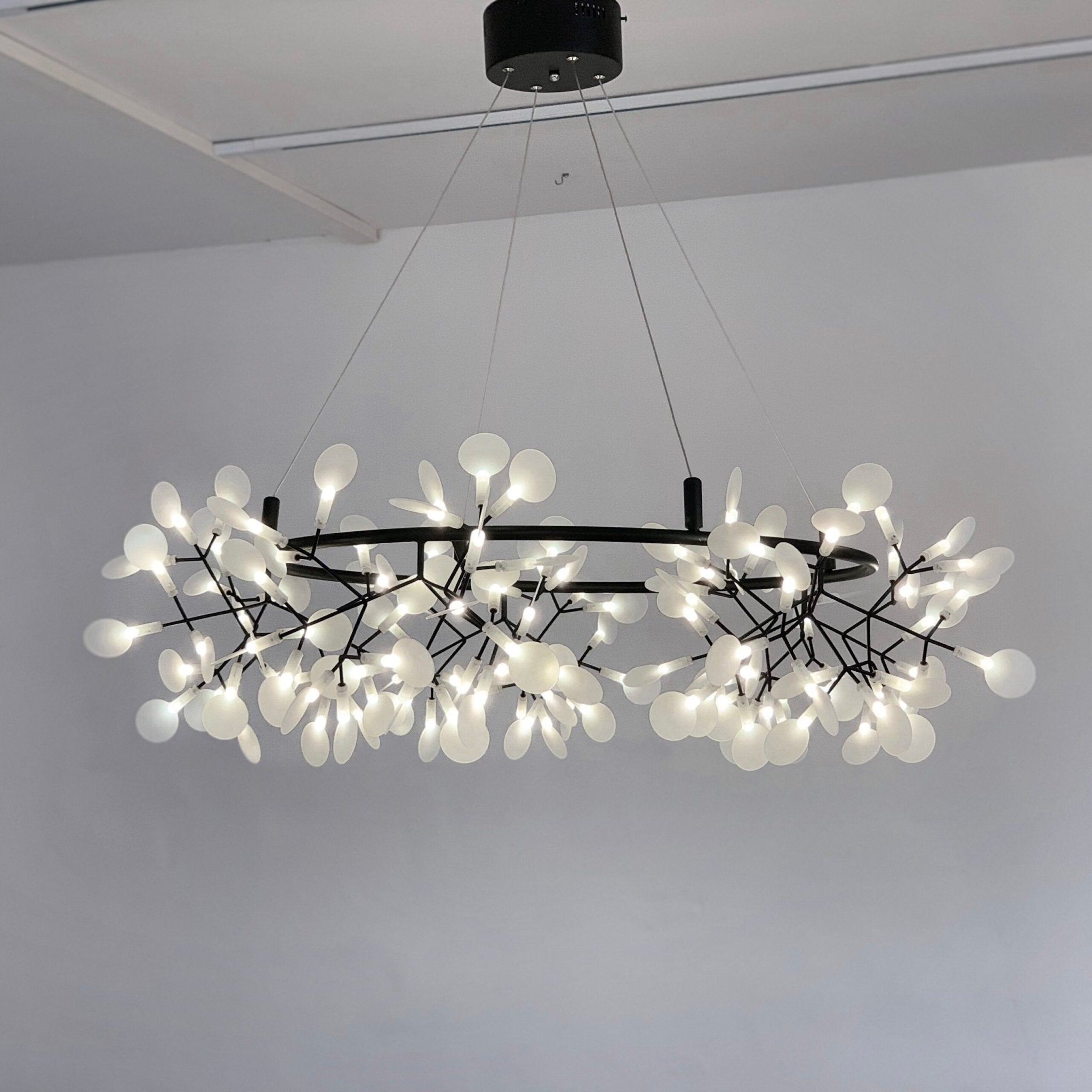 Arthearae Chandelier Métal Acrylique Rond Luxe Postmoderne - Neutralighting