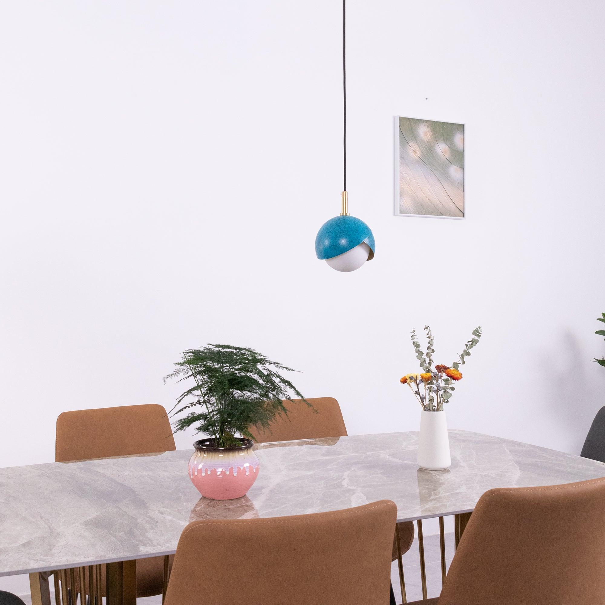 Solara Lampe Suspendue en Laiton Globe Opale Emboîté Moderne - Neutralighting