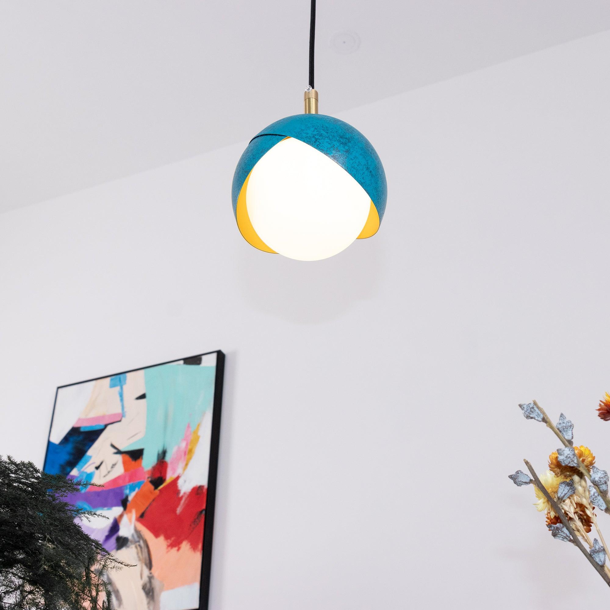 Solara Lampe Suspendue en Laiton Globe Opale Emboîté Moderne - Neutralighting