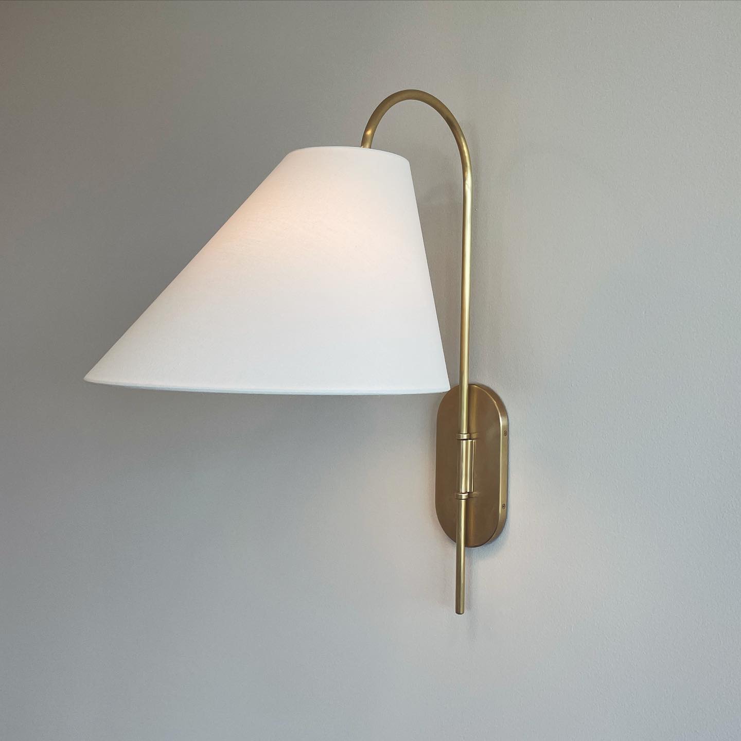 Nyphaiel Applique Murale Laiton Tissu Minimaliste Moderne - Neutralighting