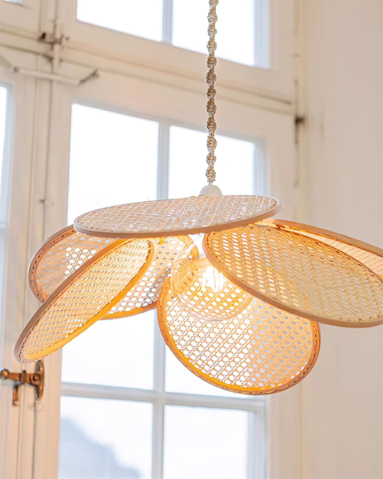 Kloe Suspension Pétale Rotin Organique Bohème - Neutralighting