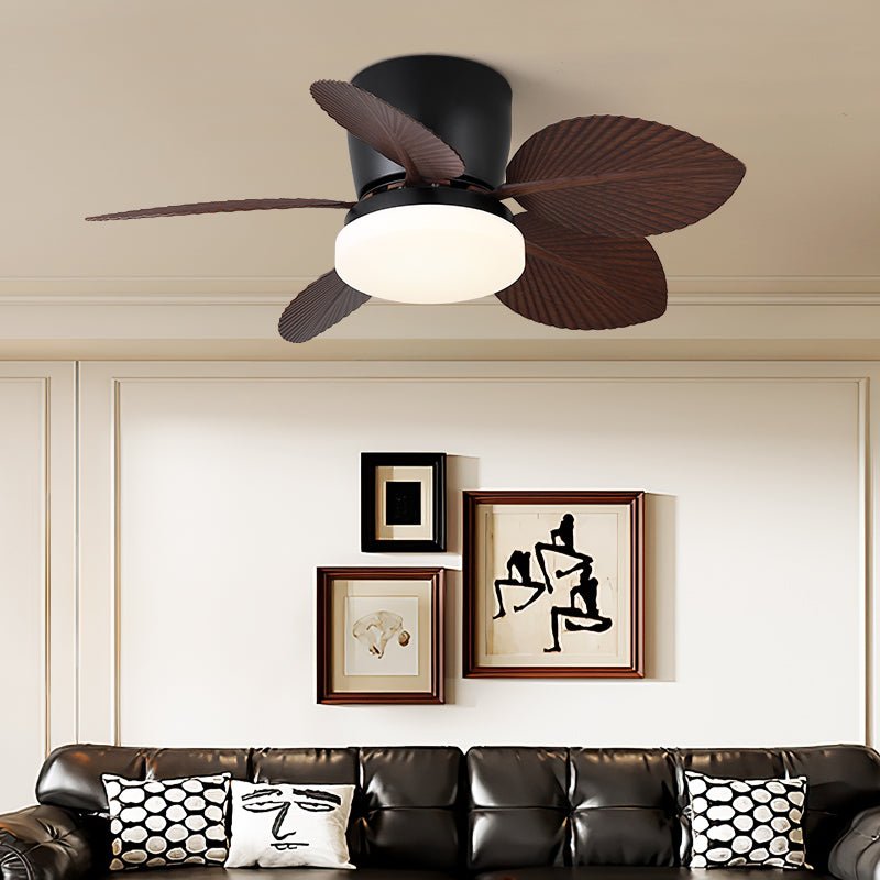 Vue rapprochée des pales et de la LED du ventilateur de plafond Qilv Breeze