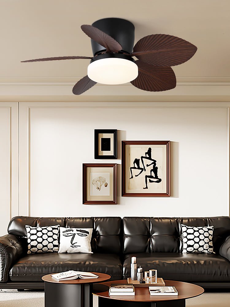 Ventilateur de plafond Qilv Breeze installé dans un espace de vie moderne