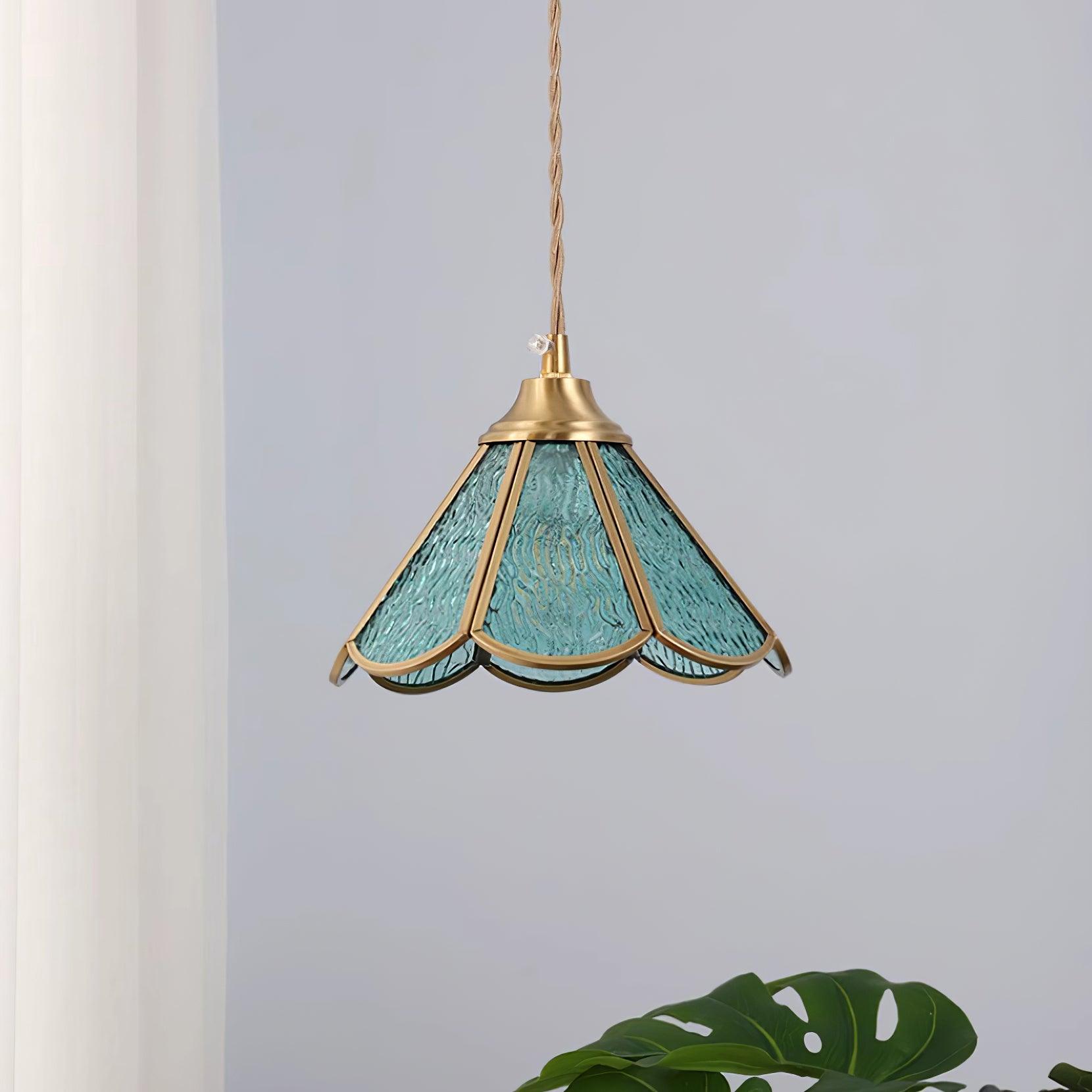 Suspension en Verre Bleu Texturé et Laiton Festonné Art Nouveau - Neutralighting