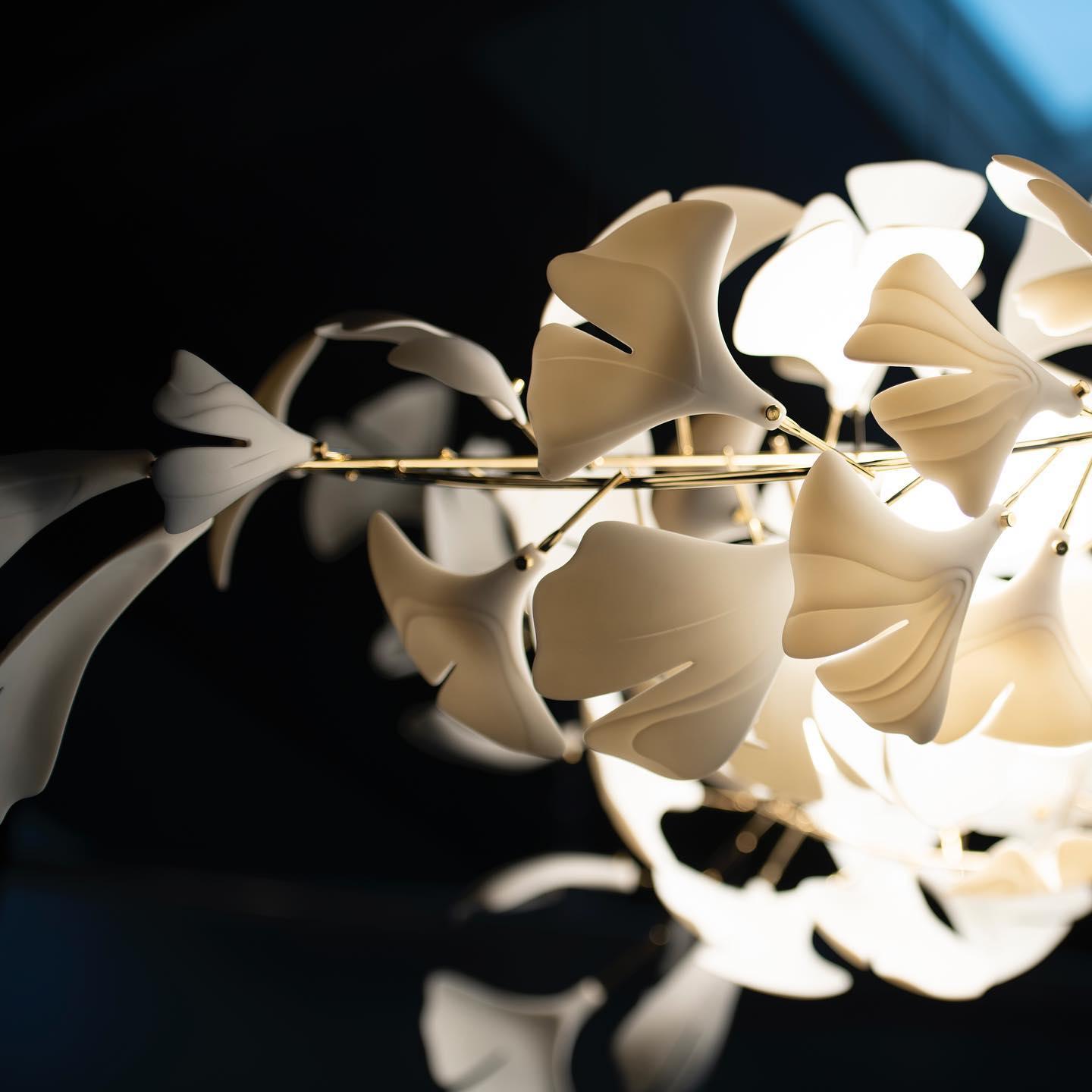 Olivia Chandelier en Céramique Feuilles de Ginkgo aux Courbes Organiques - Neutralighting