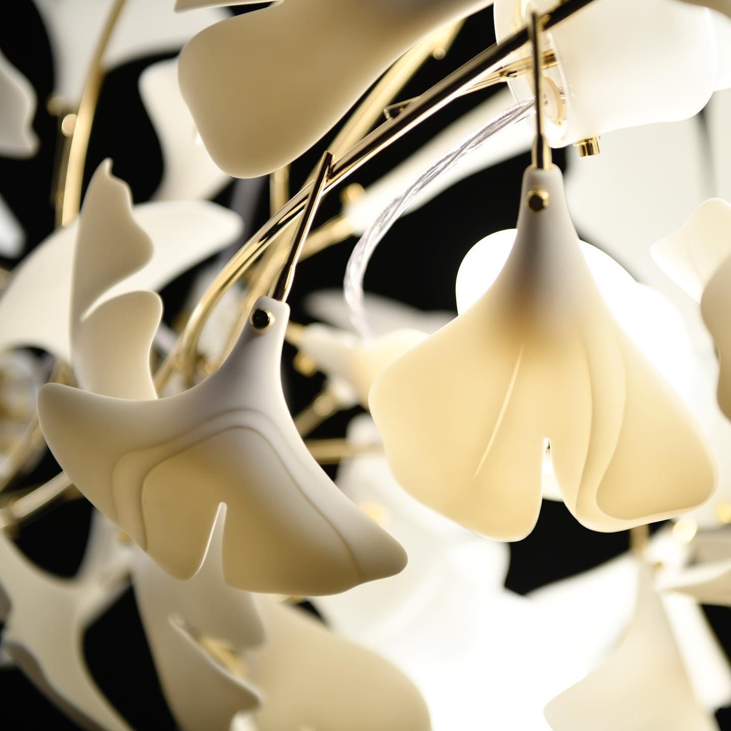 Olivia Chandelier en Céramique Feuilles de Ginkgo aux Courbes Organiques - Neutralighting