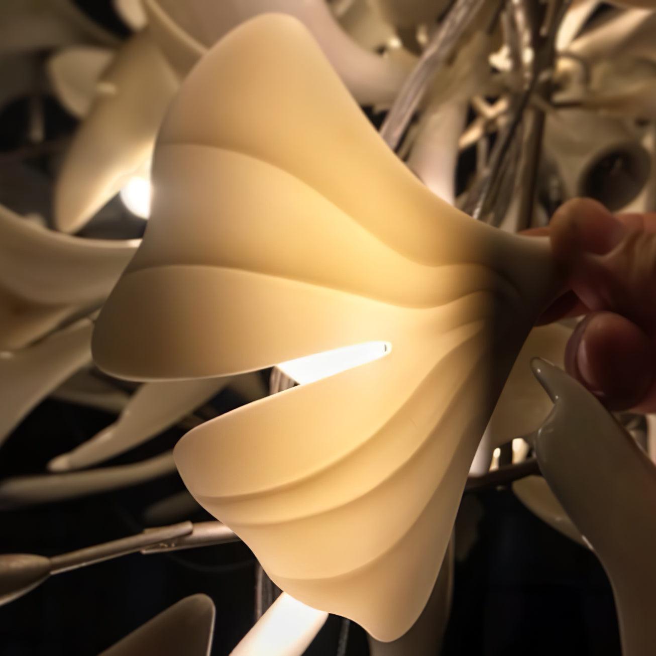 Olivia Chandelier en Céramique Feuilles de Ginkgo aux Courbes Organiques - Neutralighting
