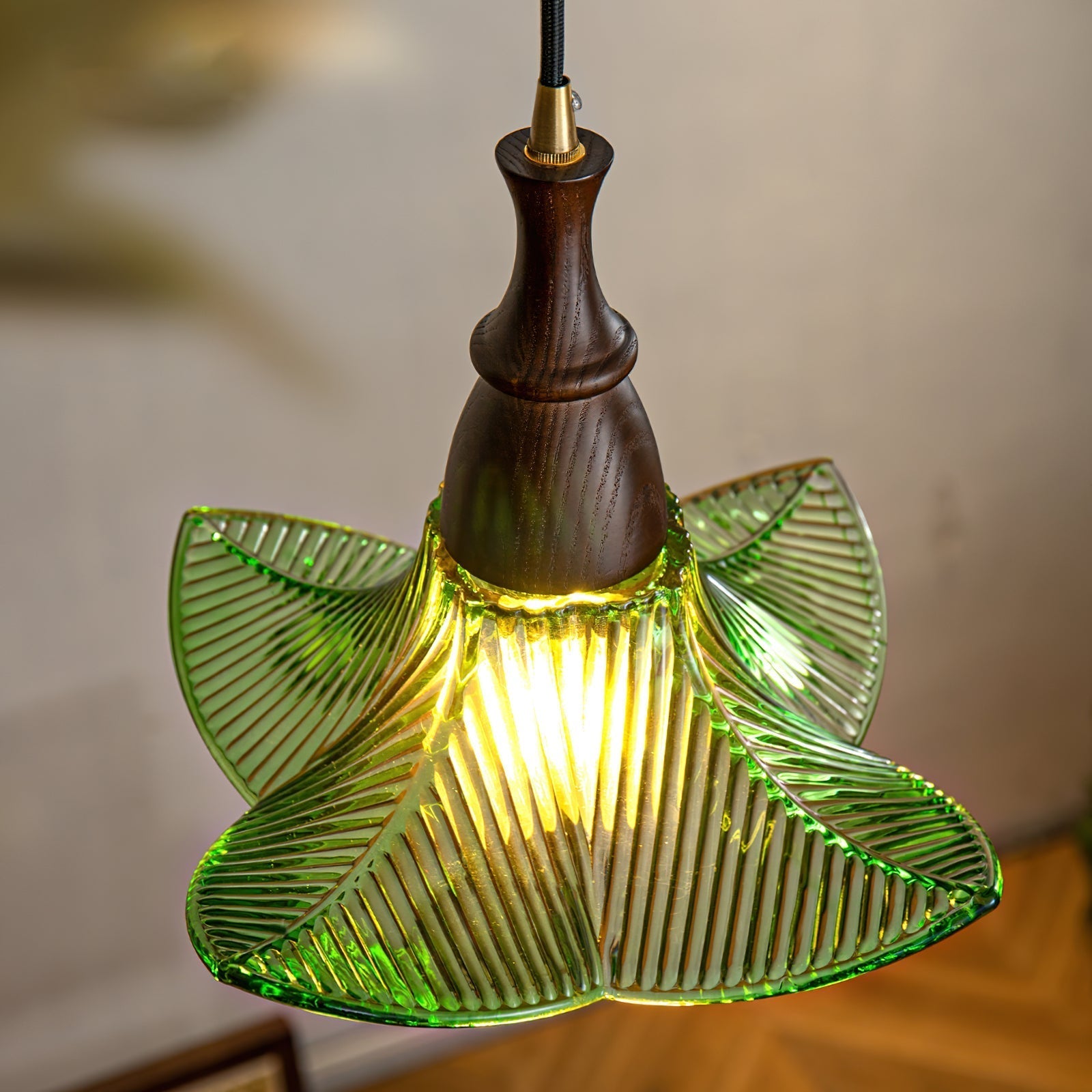 Lila Suspension Lampe en Verre Pliée Verte Vintage - Neutralighting