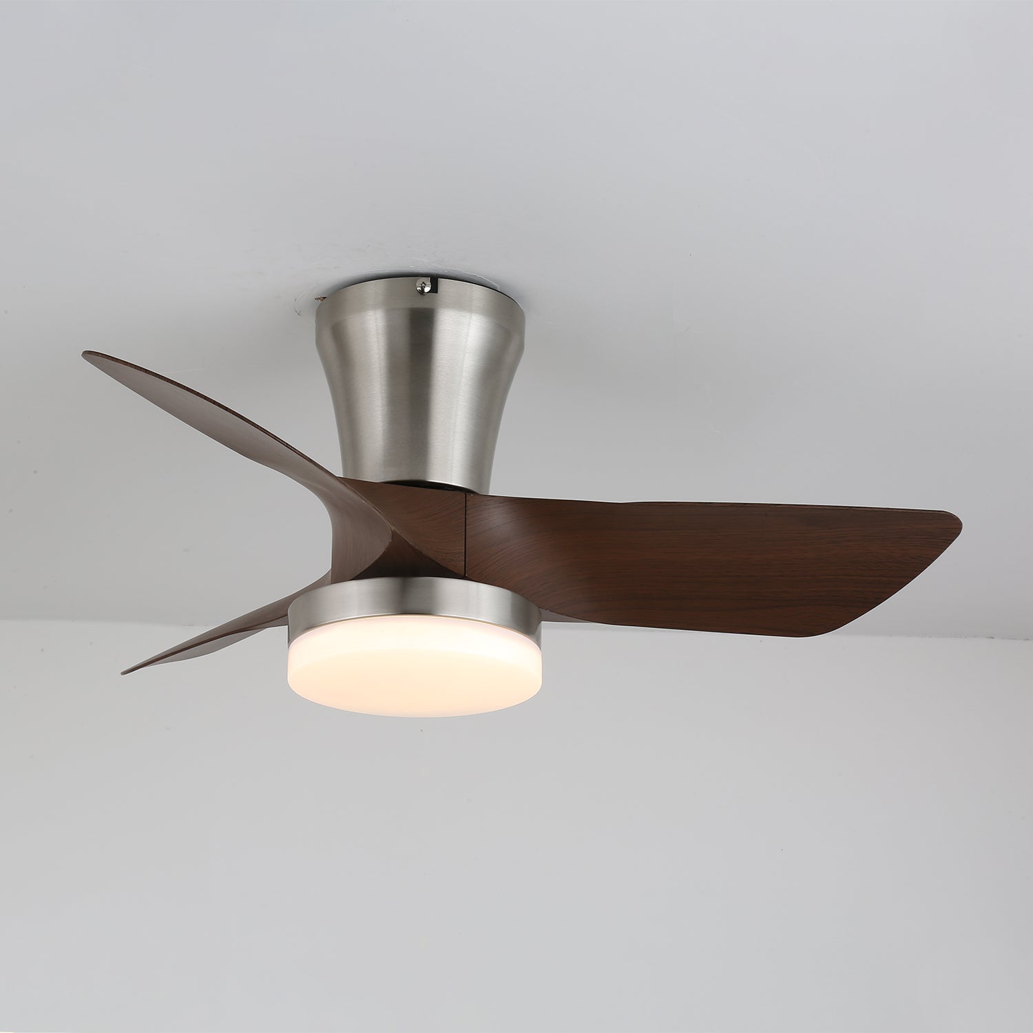 Plafonnier ventilateur Trivon moderne en bois, avec télécommande