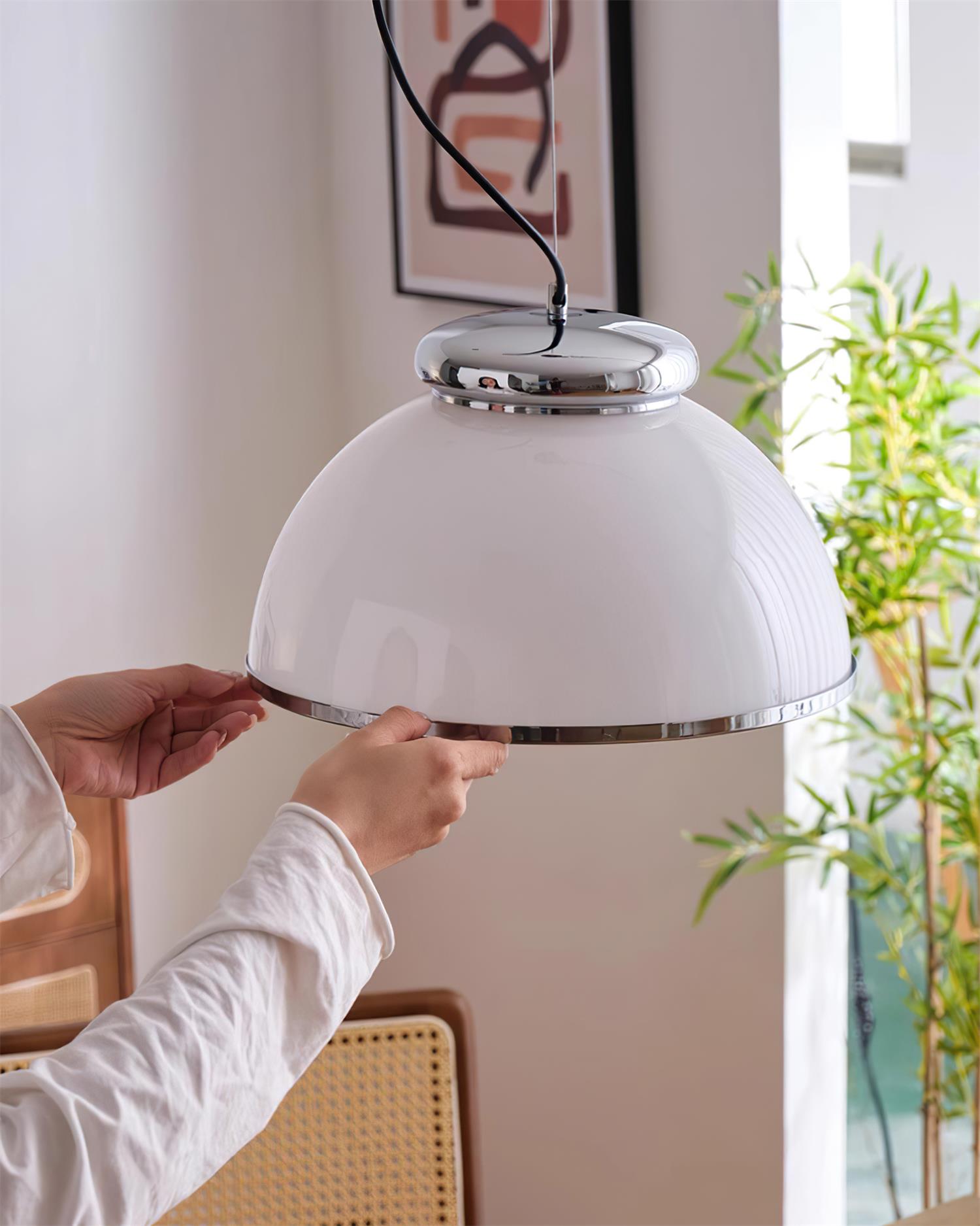 Lita Suspension Lampe Dôme en Verre Bordure Chrome - Neutralighting