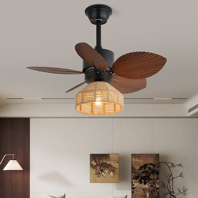 Plafonnier ventilateur industriel Daxon, Modèle E, présentant l'abat-jour en rotin.