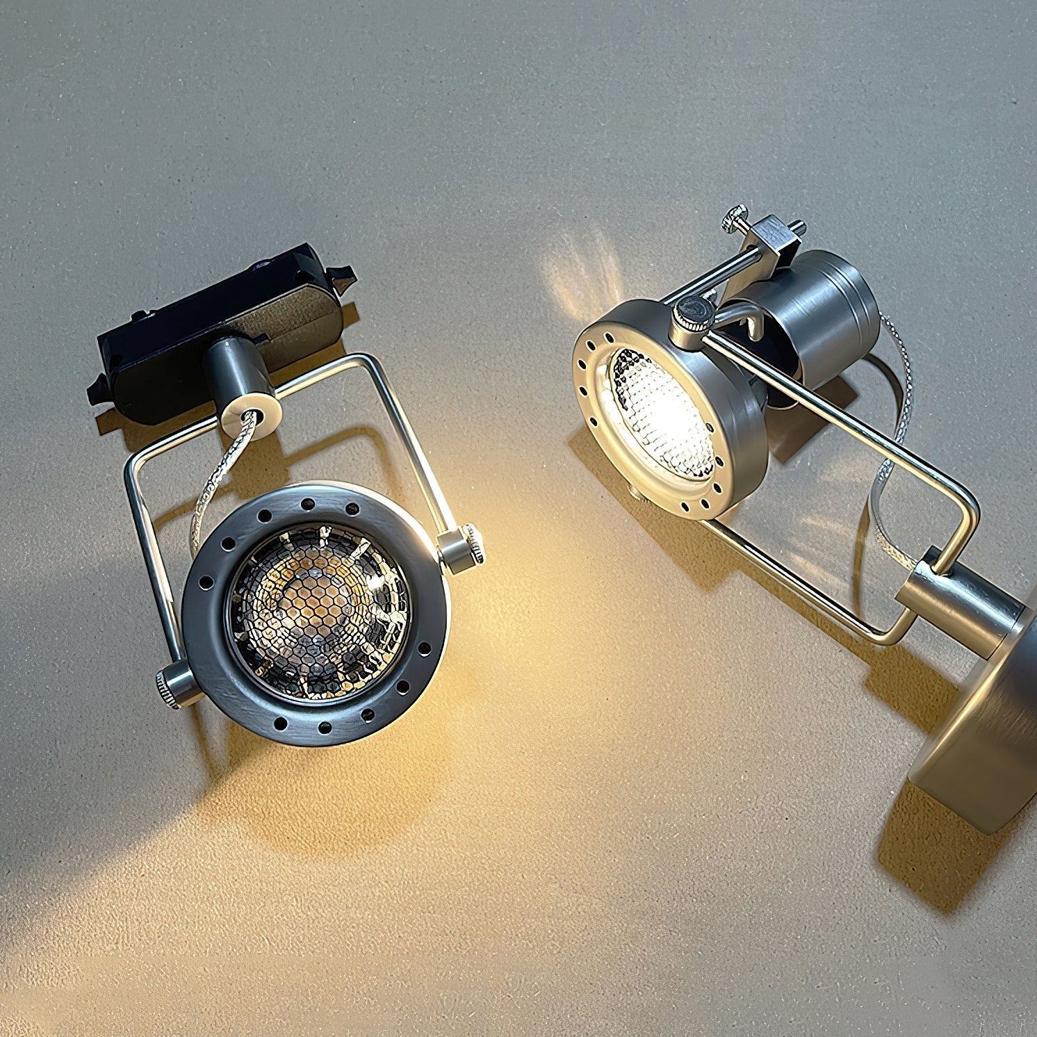 Ivelor Spots Sur Rail Industriels Vintage en Métal et Verre - Neutralighting