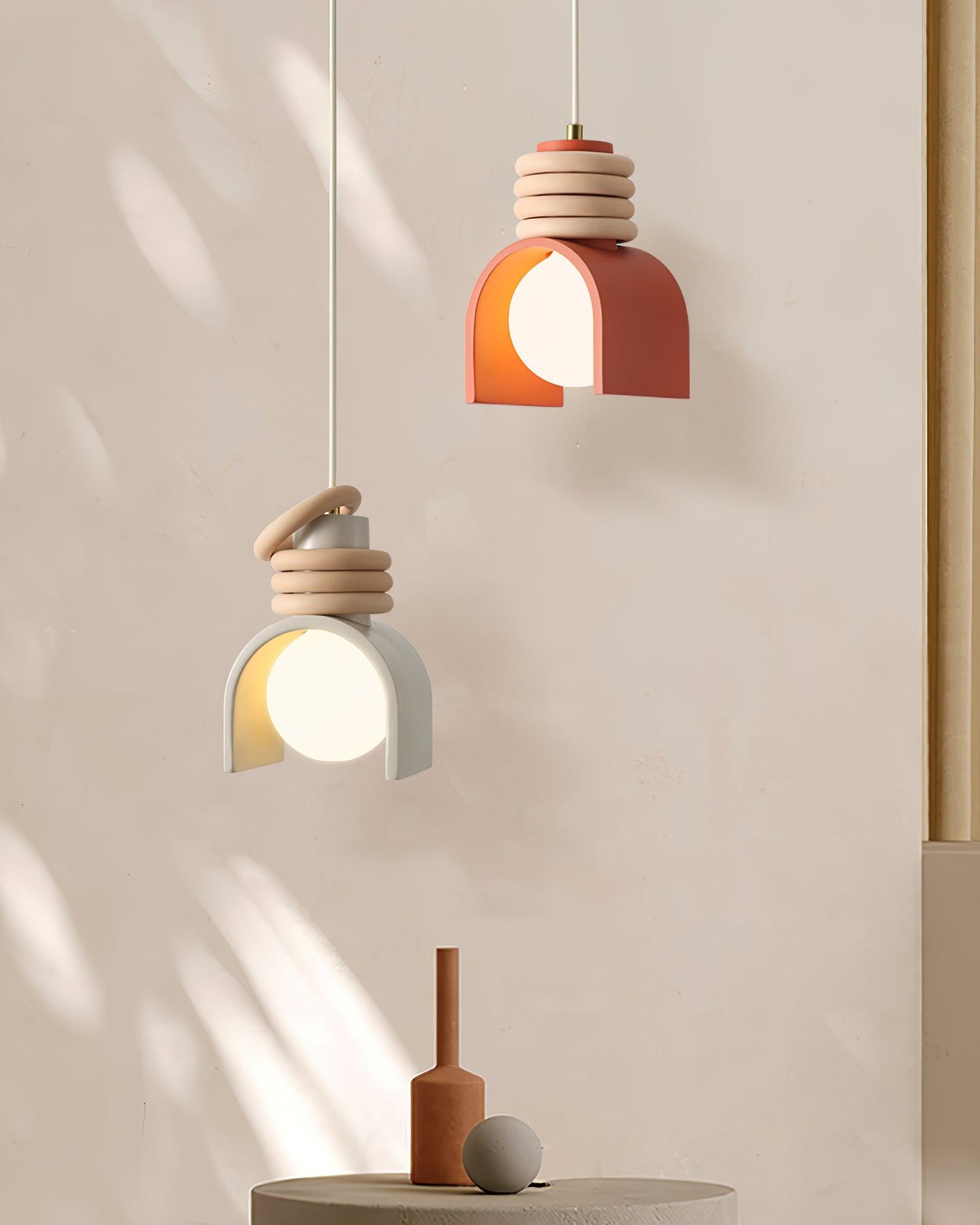 Elysin Une suspension avec globe en verre réchauffe les salles à manger Artistiques - Neutralighting