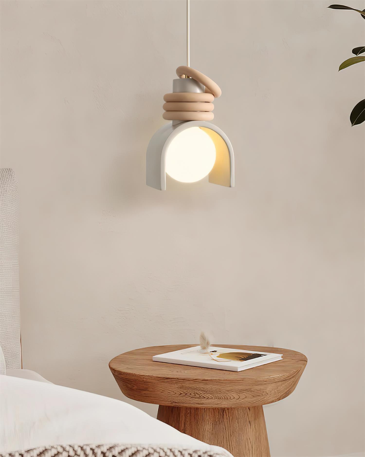 Elysin Une suspension avec globe en verre réchauffe les salles à manger Artistiques - Neutralighting