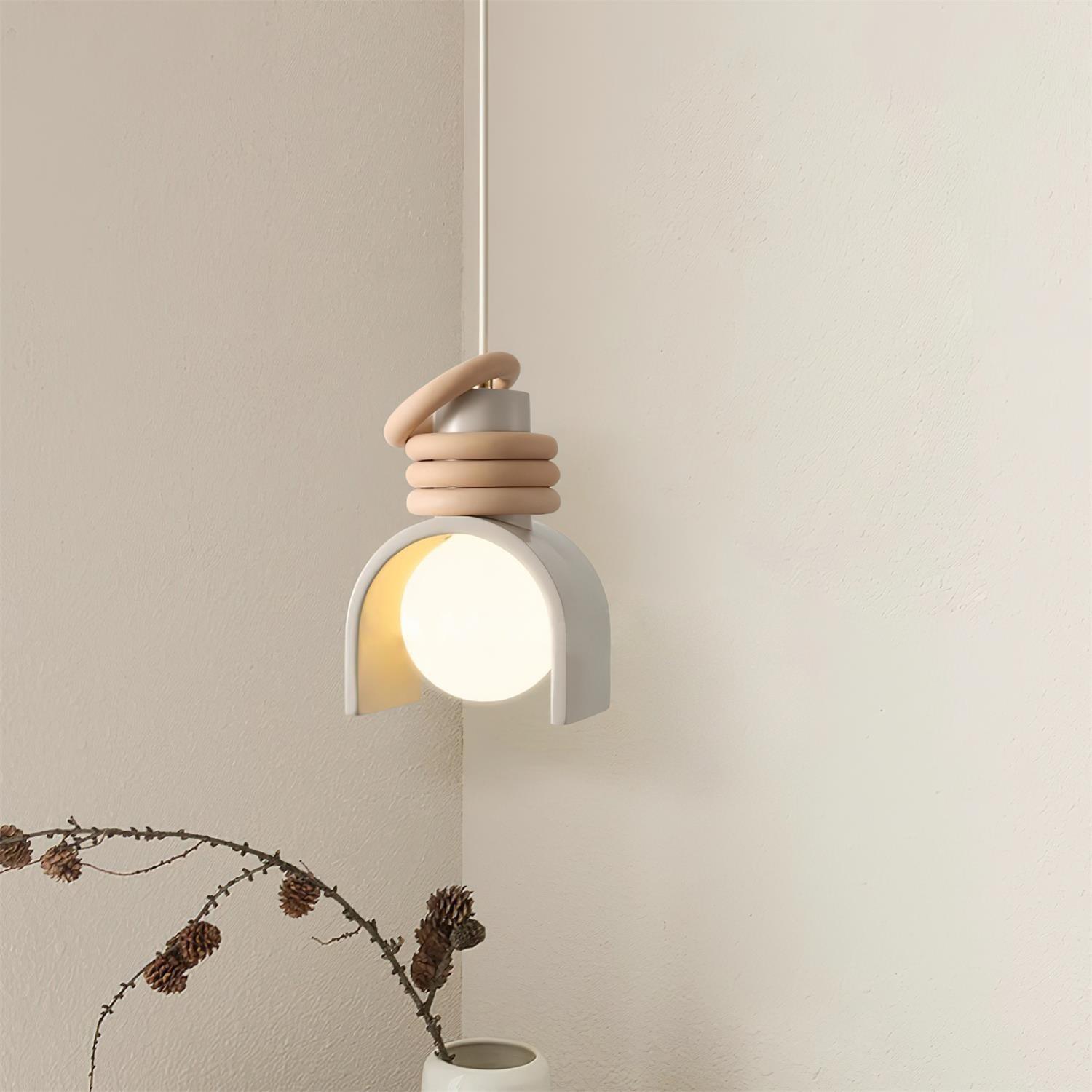 Elysin Une suspension avec globe en verre réchauffe les salles à manger Artistiques - Neutralighting