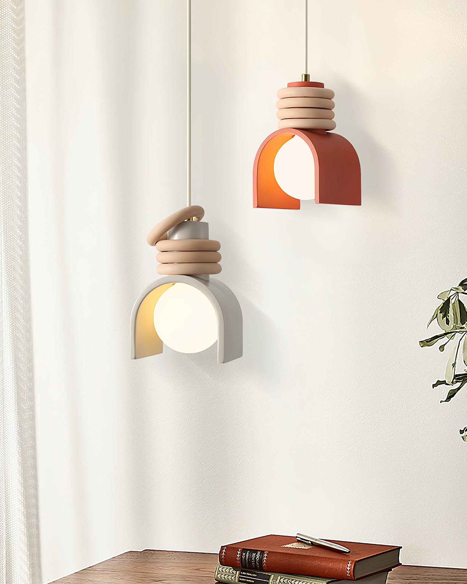 Elysin Une suspension avec globe en verre réchauffe les salles à manger Artistiques - Neutralighting