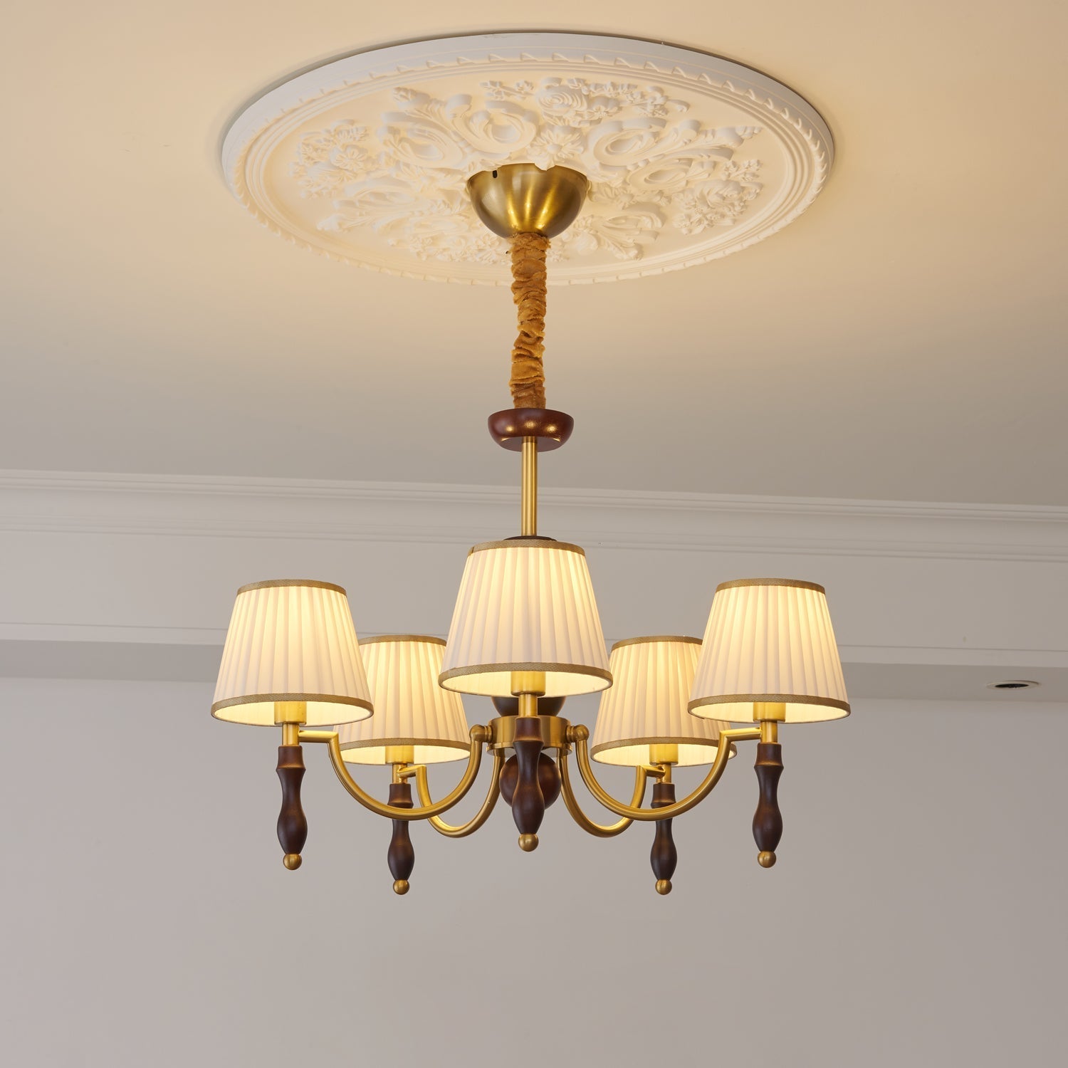 Lustra Chandelier Abat-jours Floraux et Noyer - Neutralighting