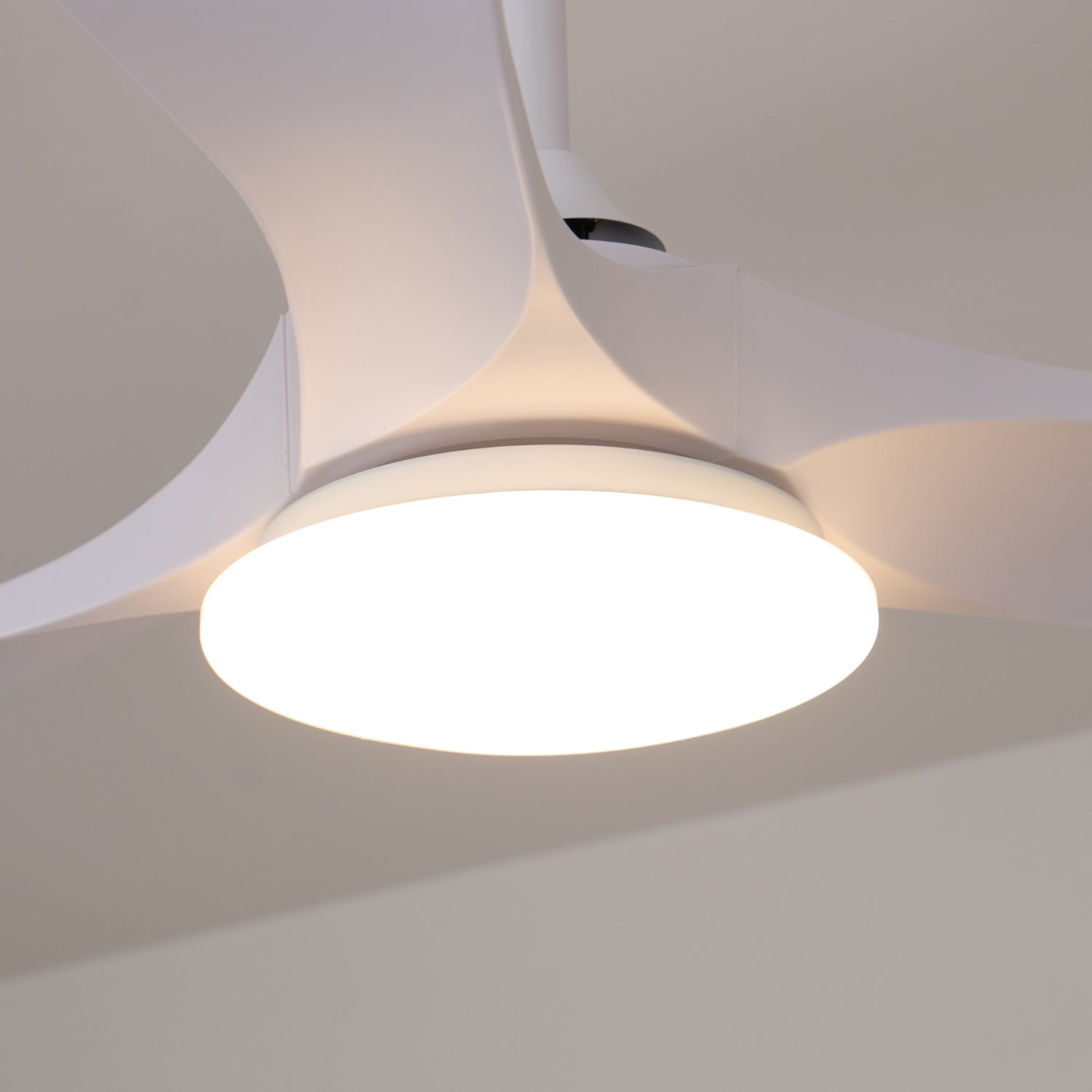 Plafonnier ventilateur Velix, installation câblée